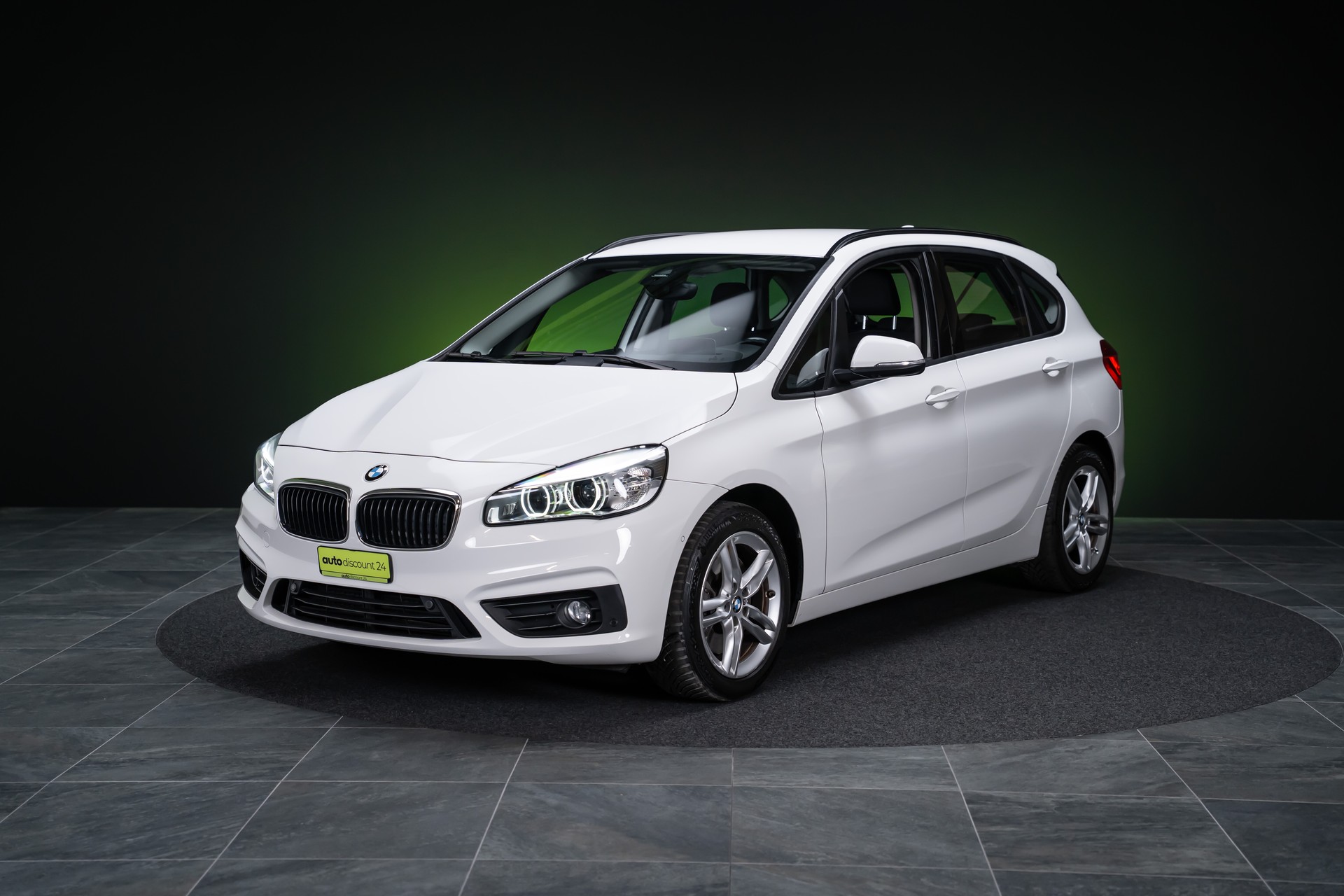 BMW 225i xDrive SAG Active Tourer / CH-Fahrzeug / HeadUp / Rückfahrkamera-image-0