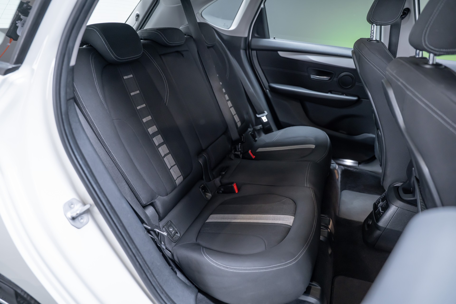 BMW 225i xDrive SAG Active Tourer / CH-Fahrzeug / HeadUp / Rückfahrkamera-image-17