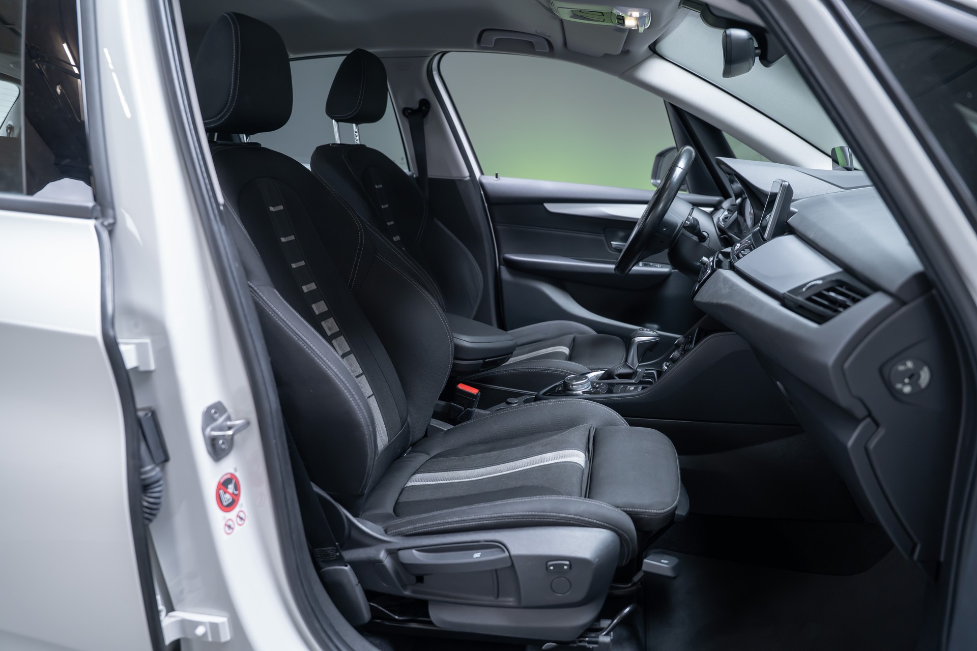 BMW 225i xDrive SAG Active Tourer / CH-Fahrzeug / HeadUp / Rückfahrkamera-image-18