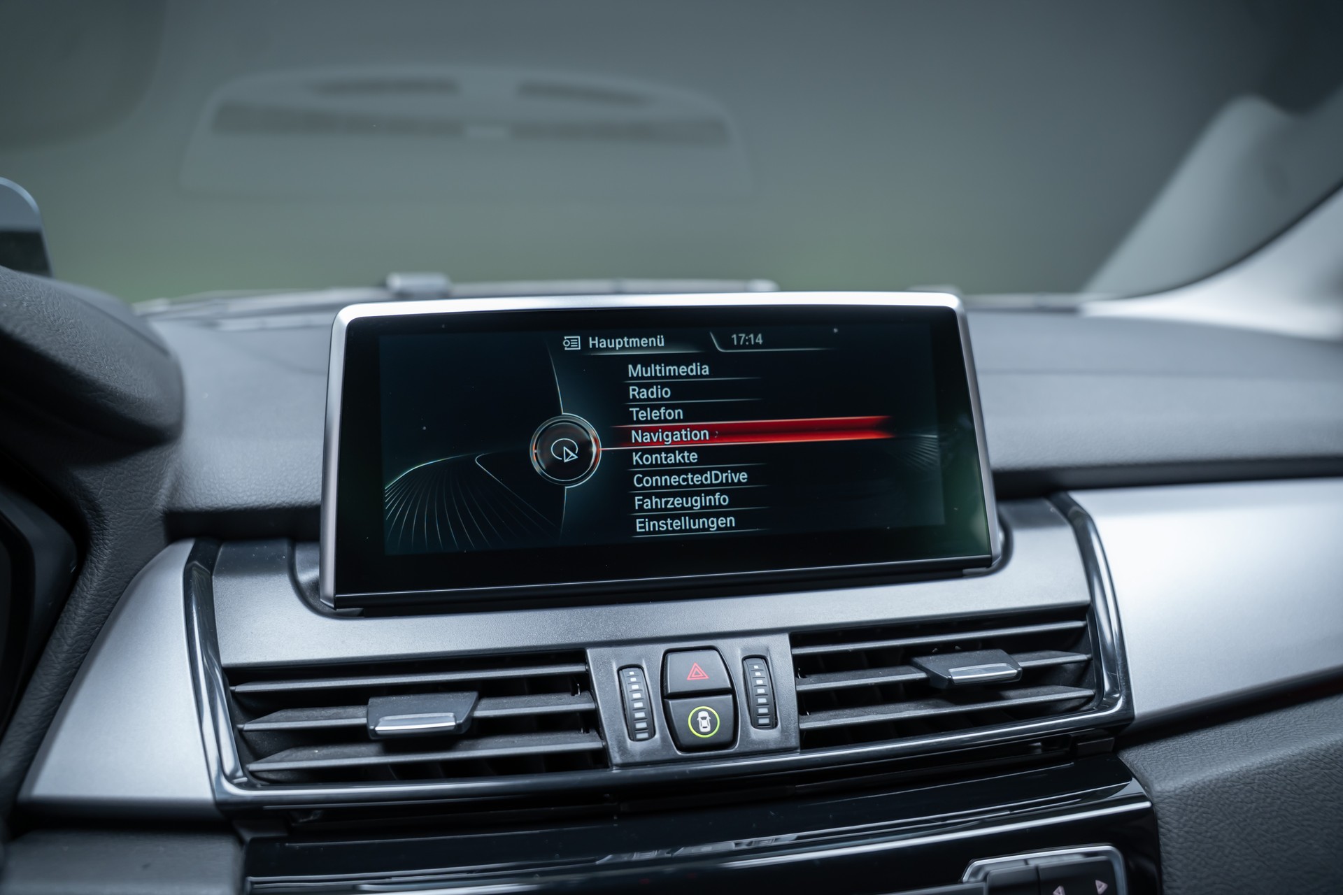 BMW 225i xDrive SAG Active Tourer / CH-Fahrzeug / HeadUp / Rückfahrkamera-image-30