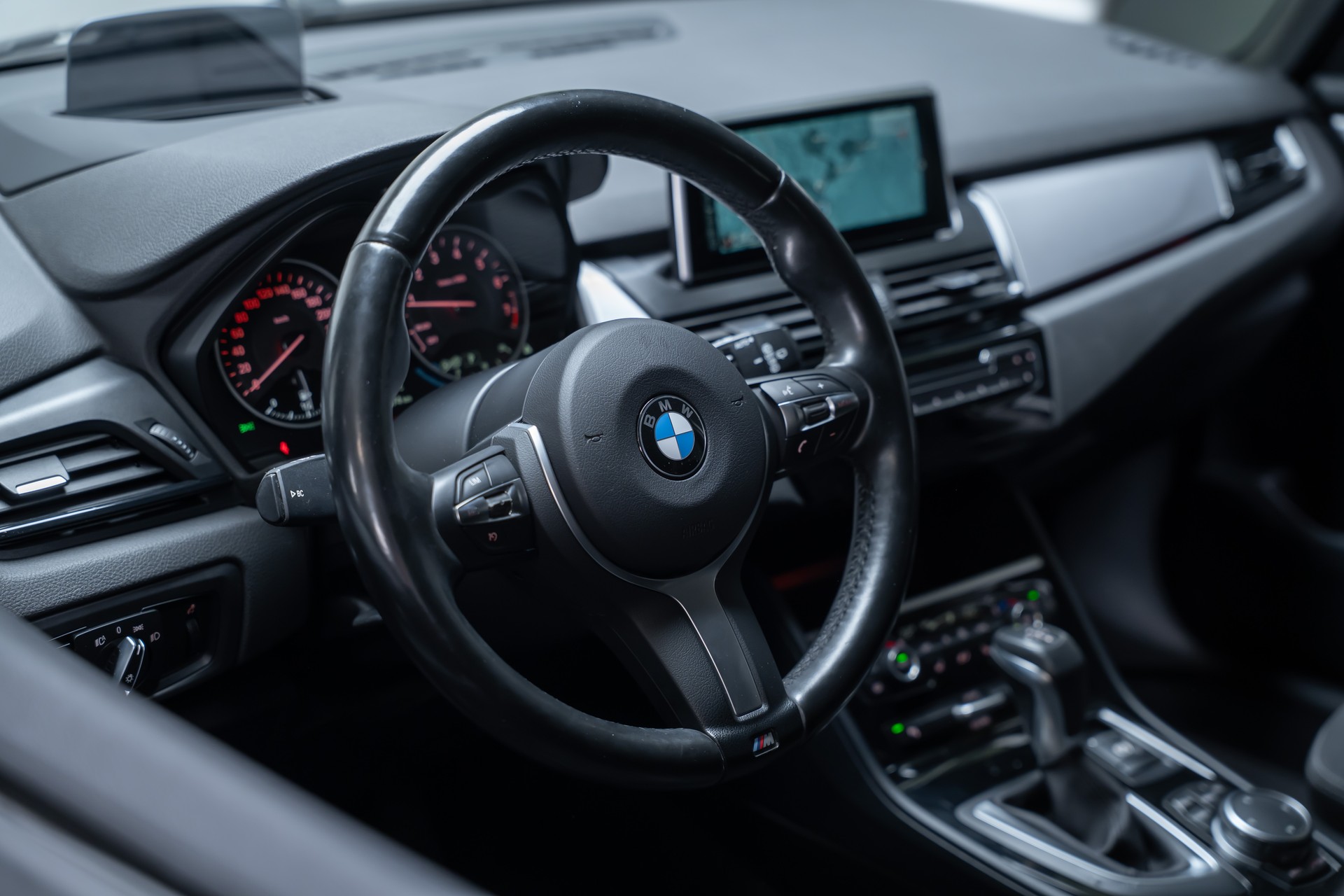 BMW 225i xDrive SAG Active Tourer / CH-Fahrzeug / HeadUp / Rückfahrkamera-image-10