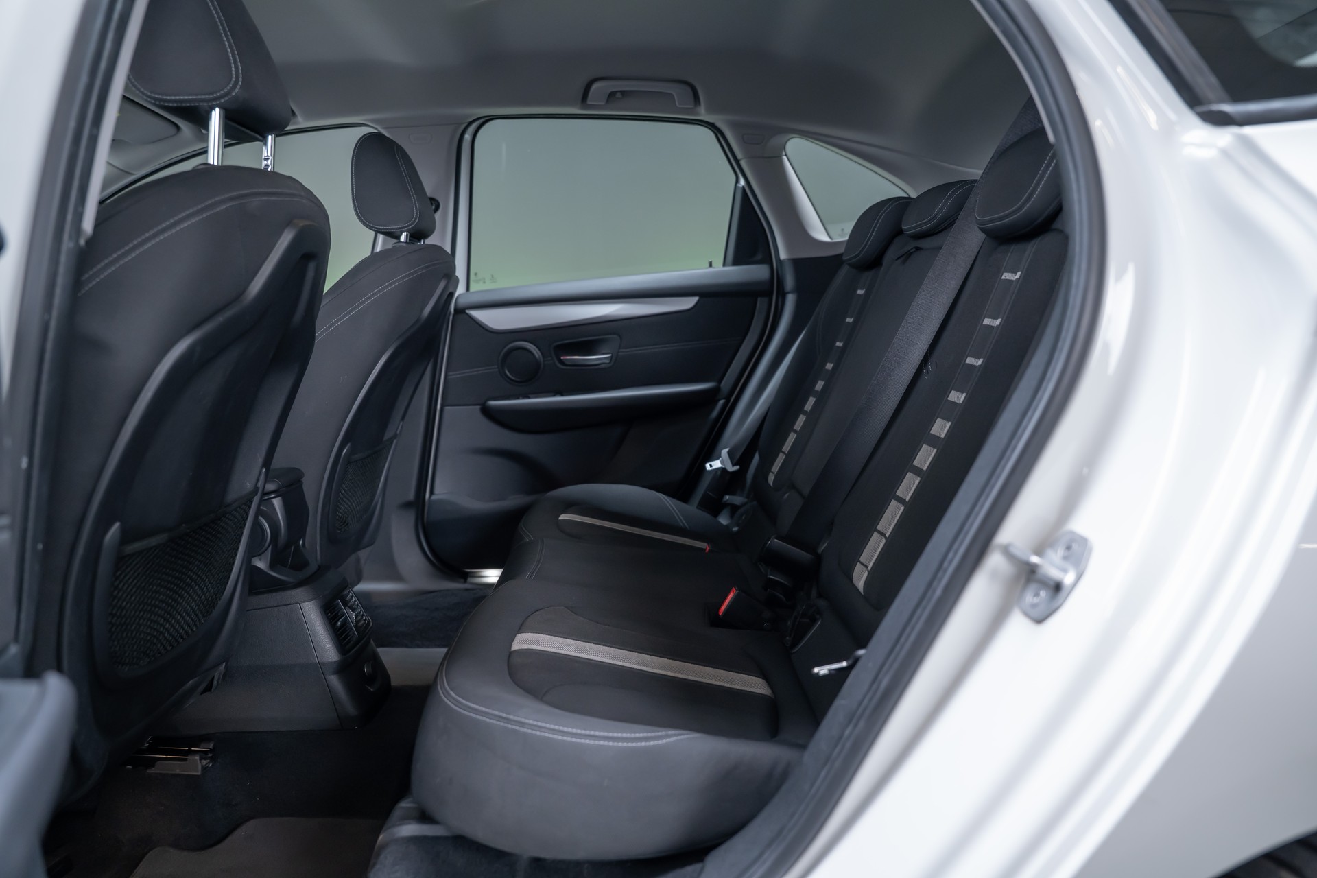 BMW 225i xDrive SAG Active Tourer / CH-Fahrzeug / HeadUp / Rückfahrkamera-image-14
