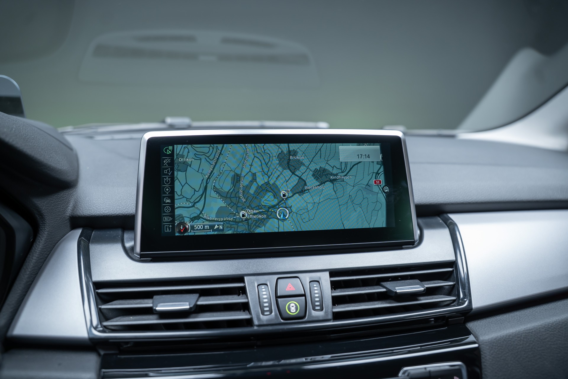 BMW 225i xDrive SAG Active Tourer / CH-Fahrzeug / HeadUp / Rückfahrkamera-image-27