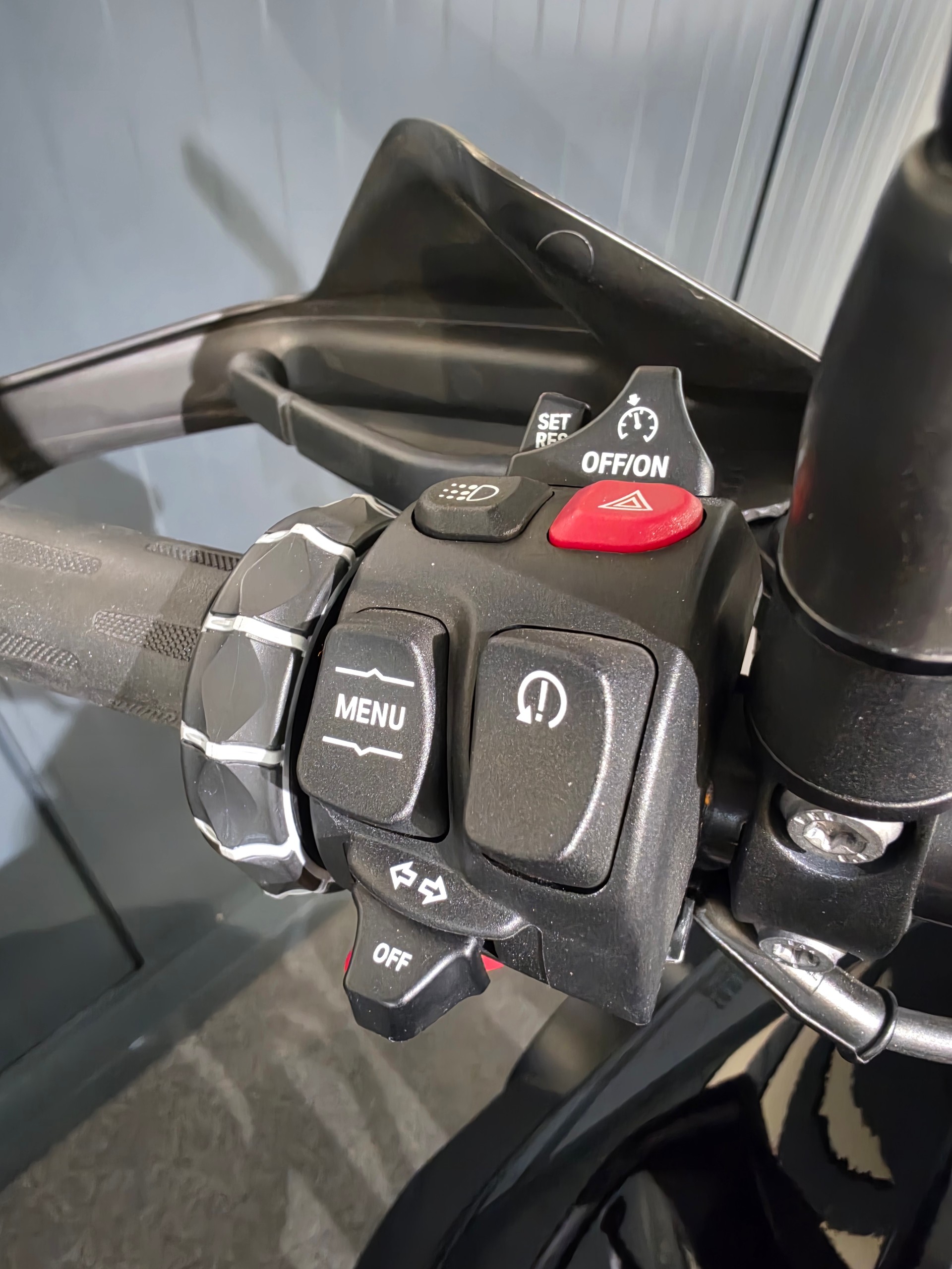 BMW F 750 GS - Tieferlegung ab Werk!-showroom-element-3