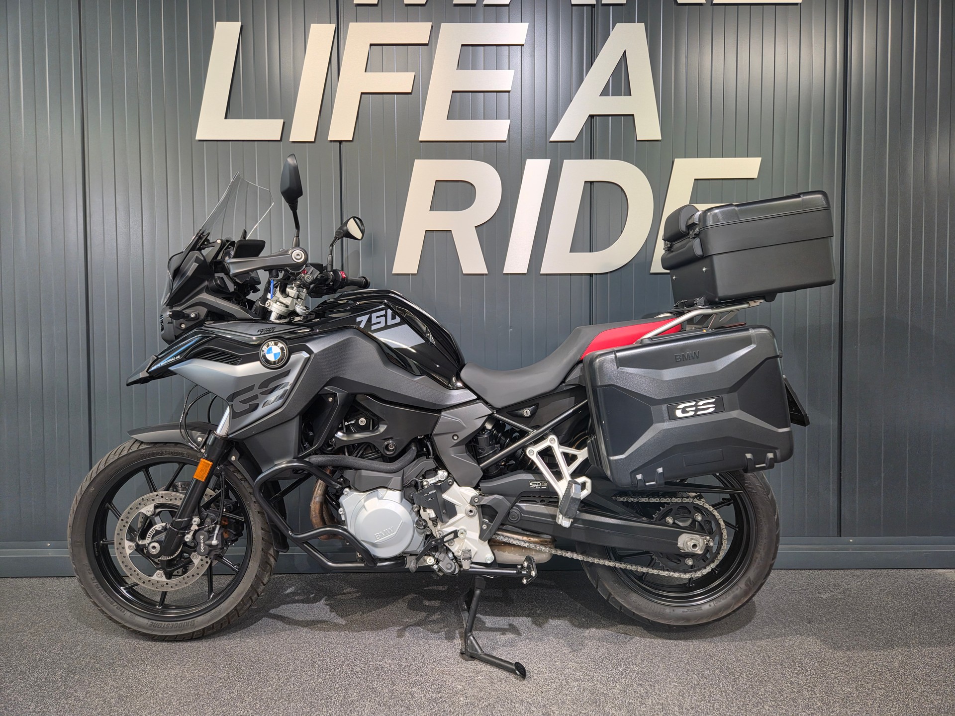 BMW F 750 GS - Tieferlegung ab Werk!-showroom-element-2
