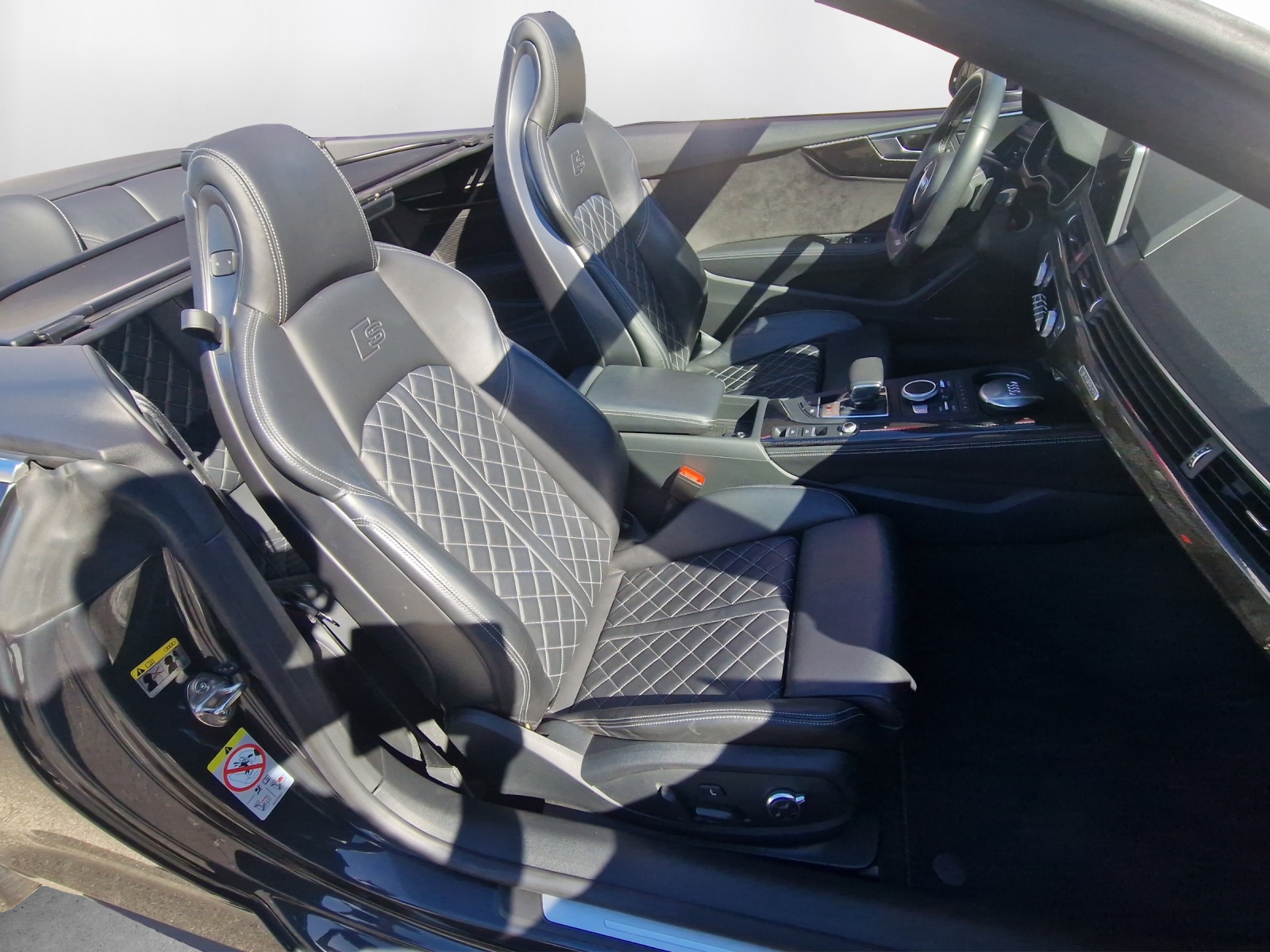 AUDI S5 Cabriolet 3.0 TFSI quattro tiptronic-image-13