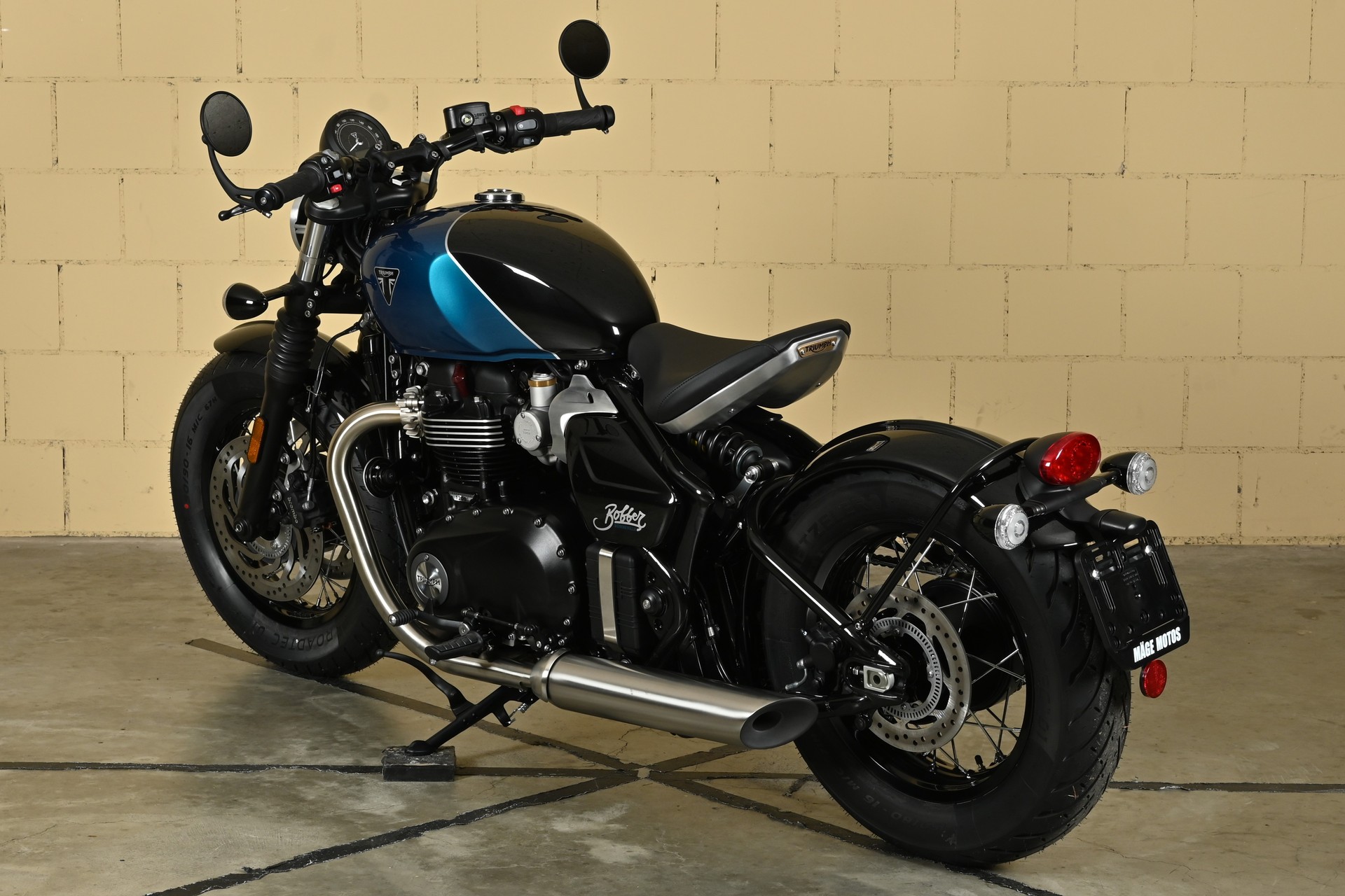 TRIUMPH Bonneville 1200 Bobber-image-10