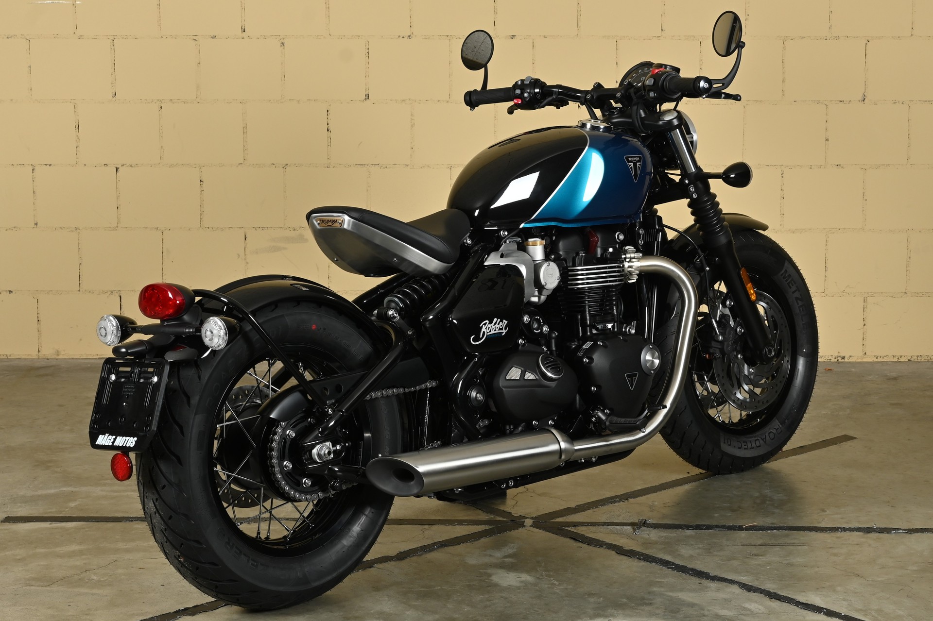 TRIUMPH Bonneville 1200 Bobber-image-11