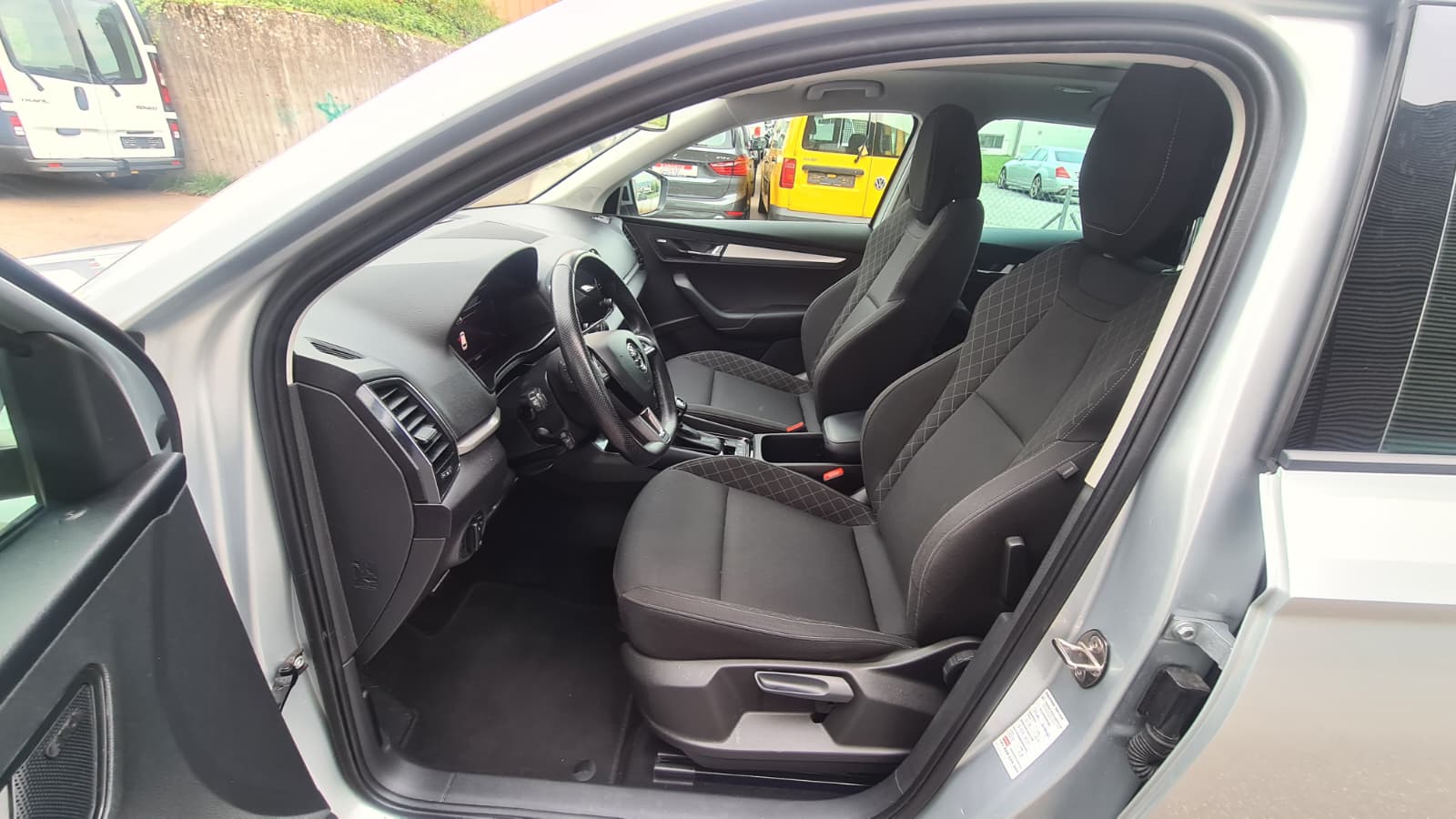 SKODA Karoq 2.0 TDI CR Ambition 4x4 DSG ** Gr-Navi ** RF-Kamera ** Panorama-Glasdach ** Totwinkel-Assist ** Frisch Ab MFK & Service **-image-18