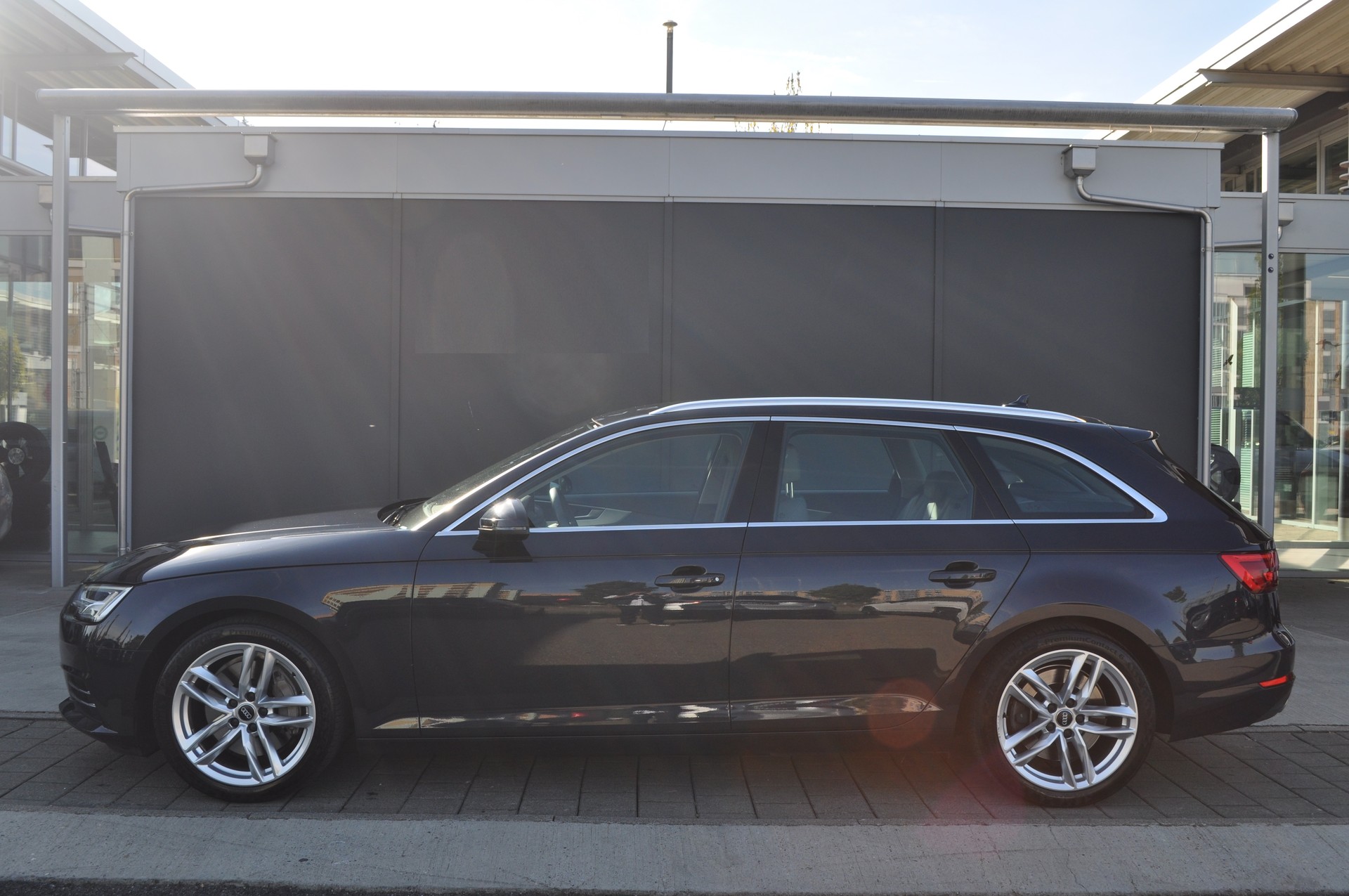 AUDI A4 Avant 3.0 TDI quattro-image-2