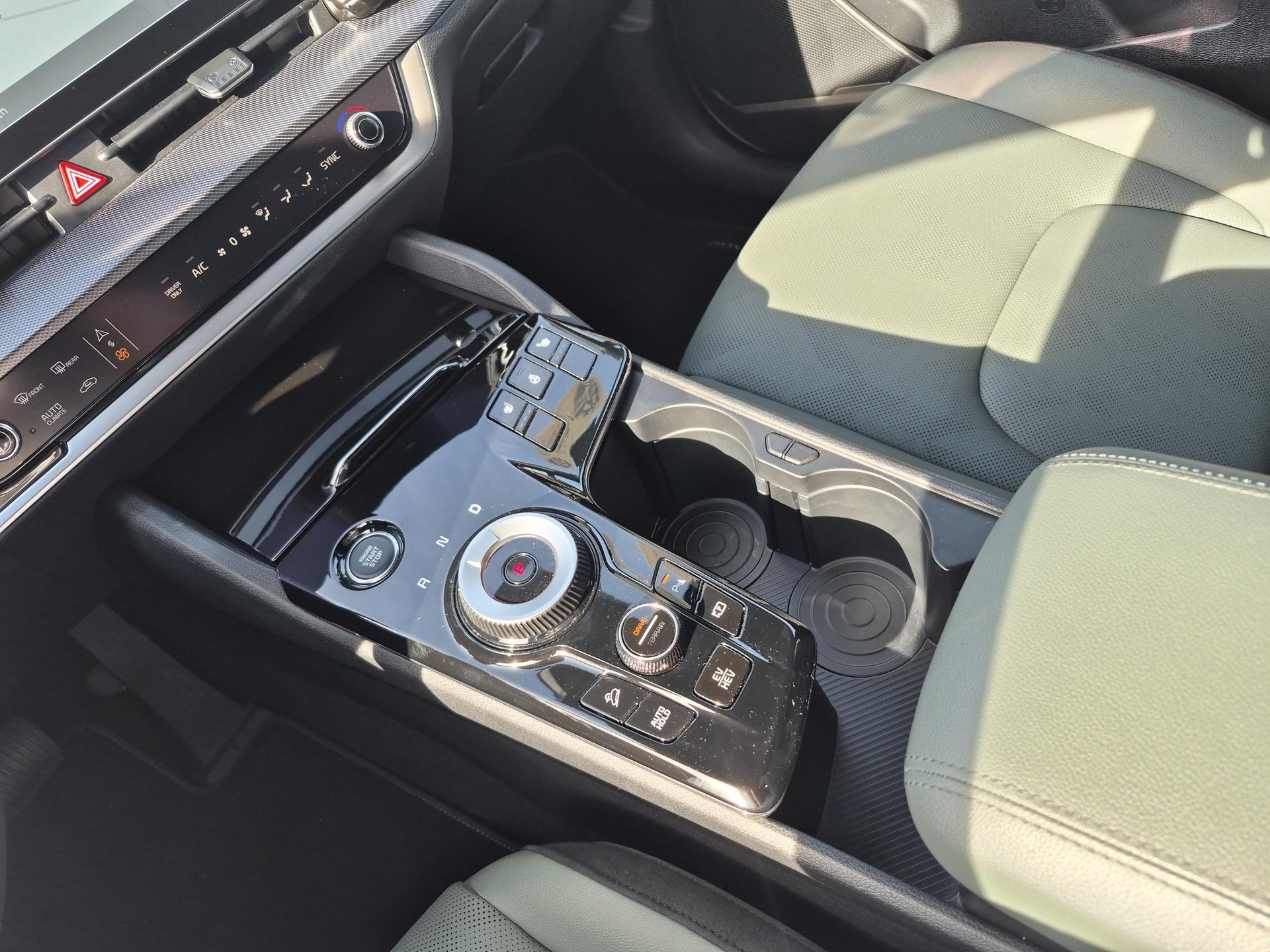 KIA Sportage 1.6 T-GDi PHEV Power Edition-image-15