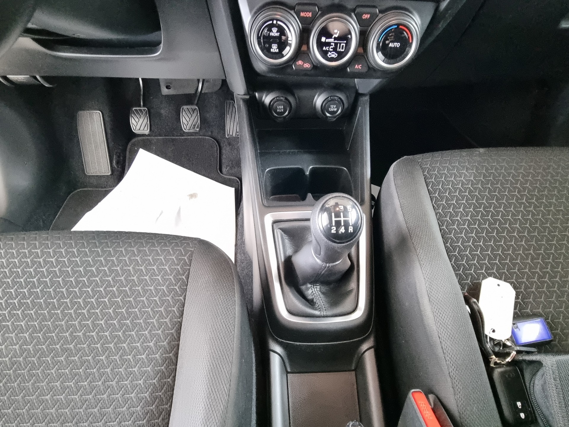 SUZUKI Swift 1.2 Compact Top Hybrid 4x4-image-9