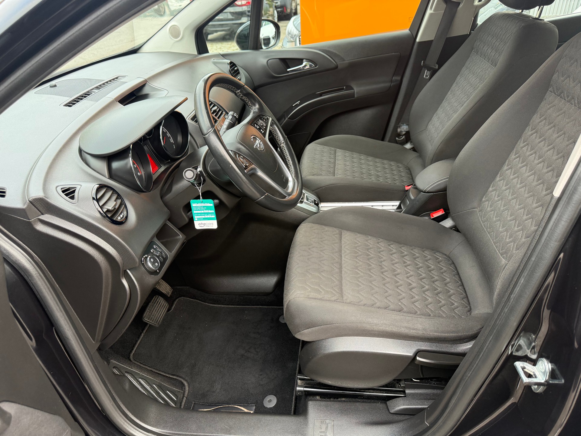 OPEL Meriva 1.4 Turbo Active Edition Automatic-image-4
