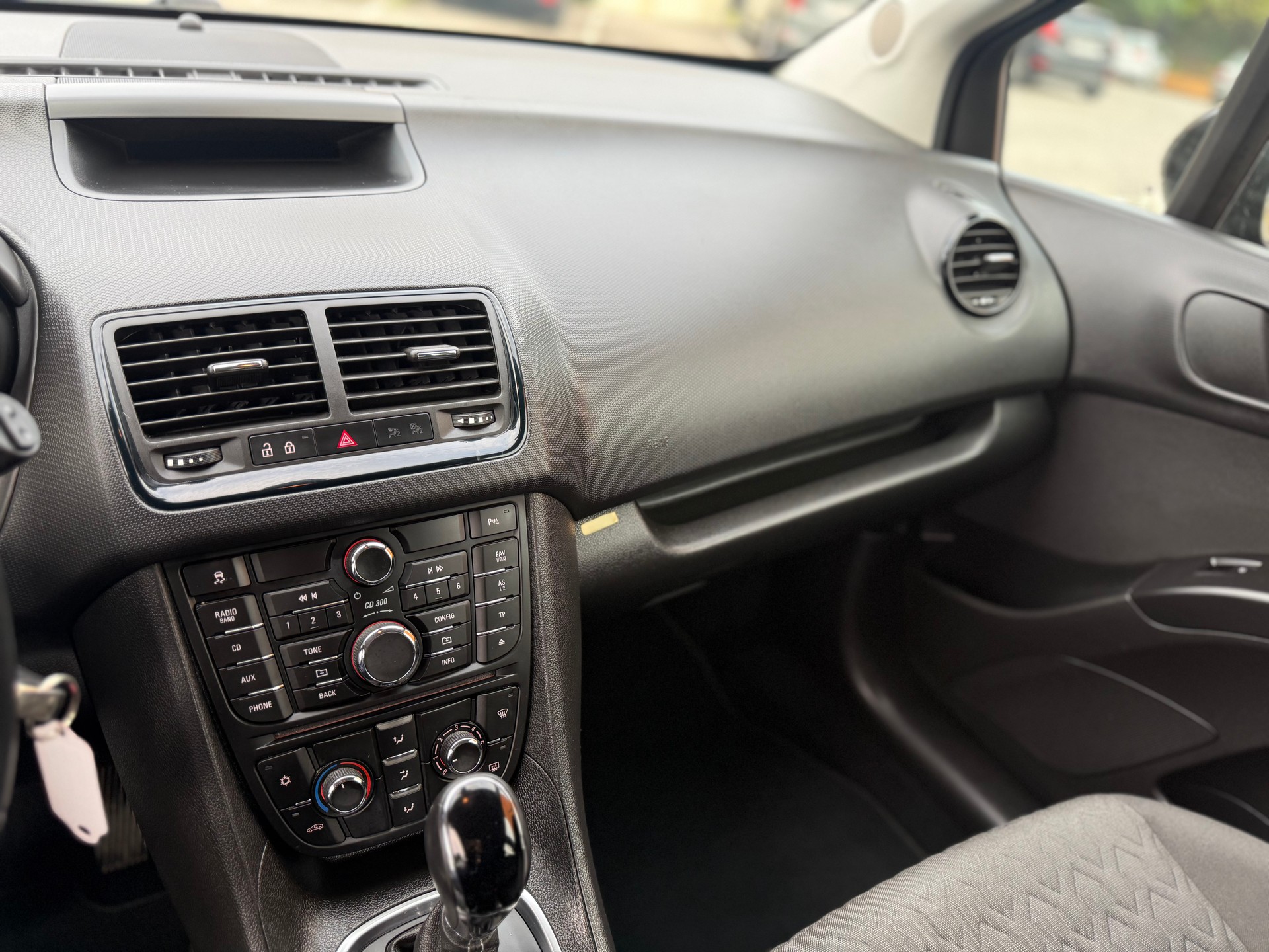 OPEL Meriva 1.4 Turbo Active Edition Automatic-image-7