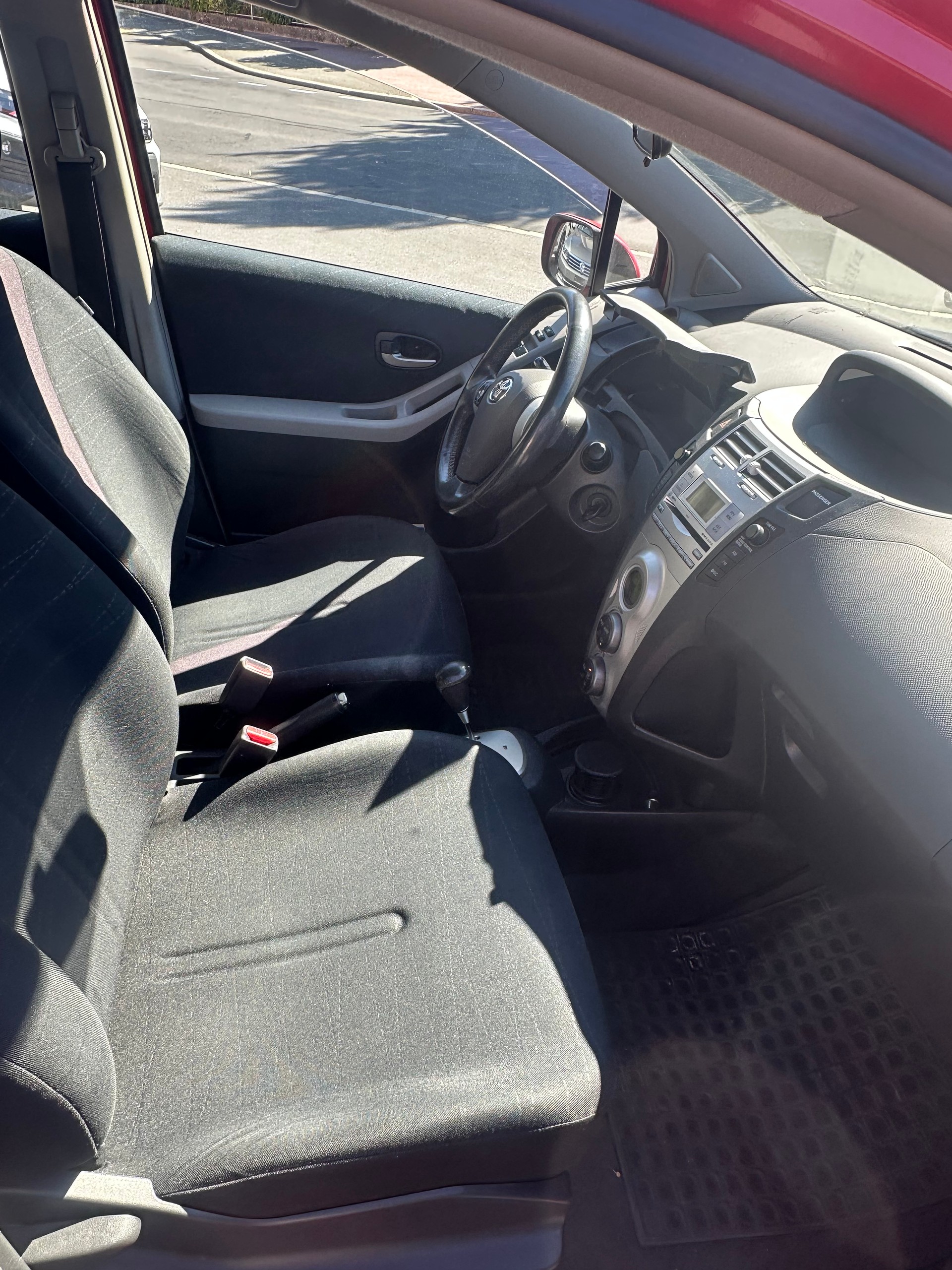 TOYOTA Yaris 1.3 Linea Luna-image-7