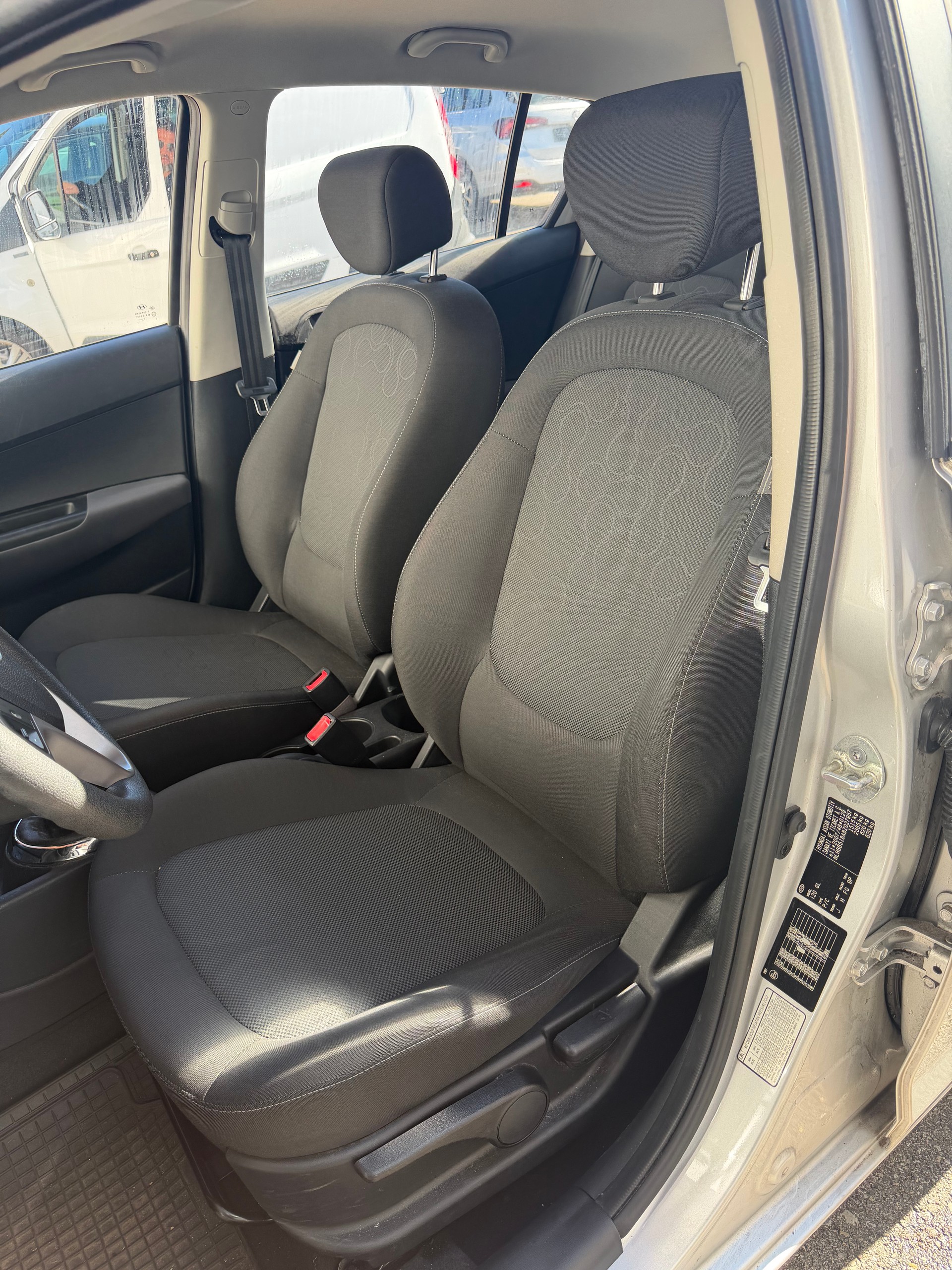 HYUNDAI i20 1.2 Comfort-image-10