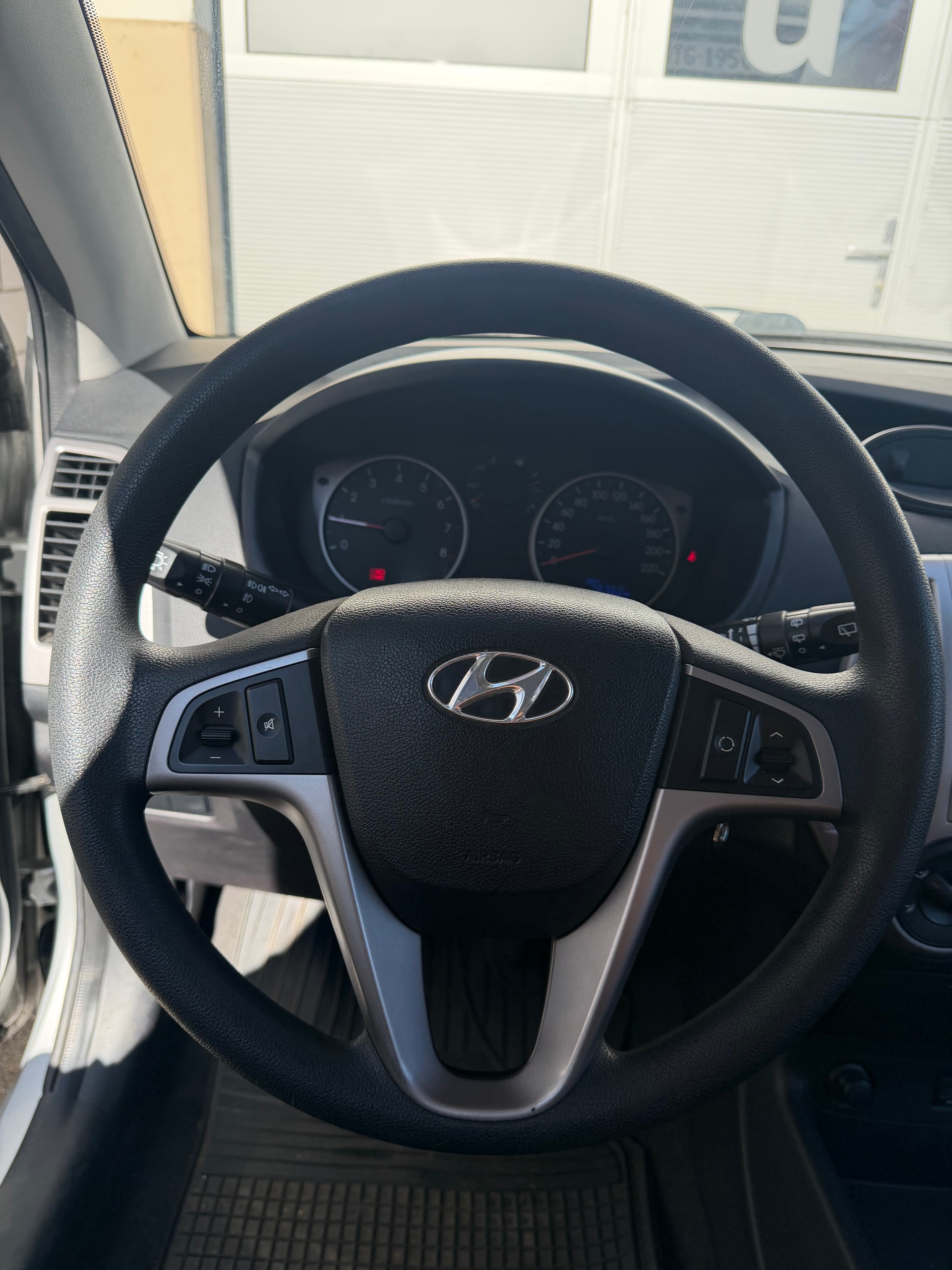 HYUNDAI i20 1.2 Comfort-image-14