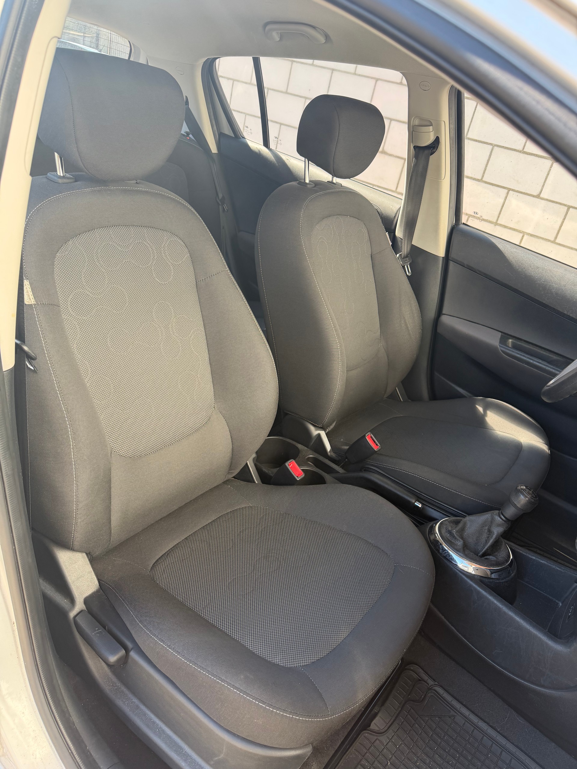 HYUNDAI i20 1.2 Comfort-image-9