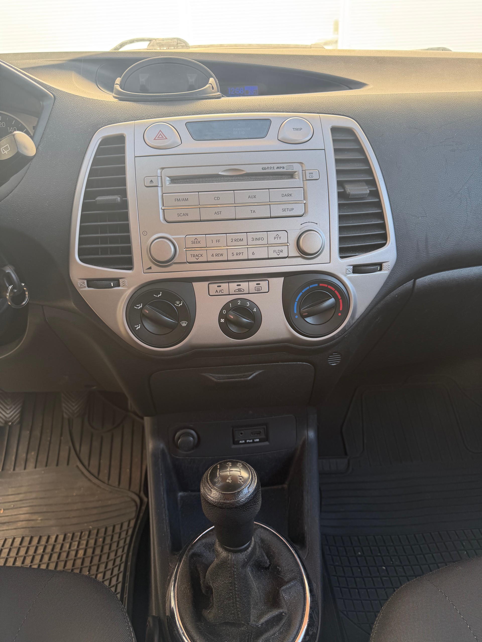 HYUNDAI i20 1.2 Comfort-image-17