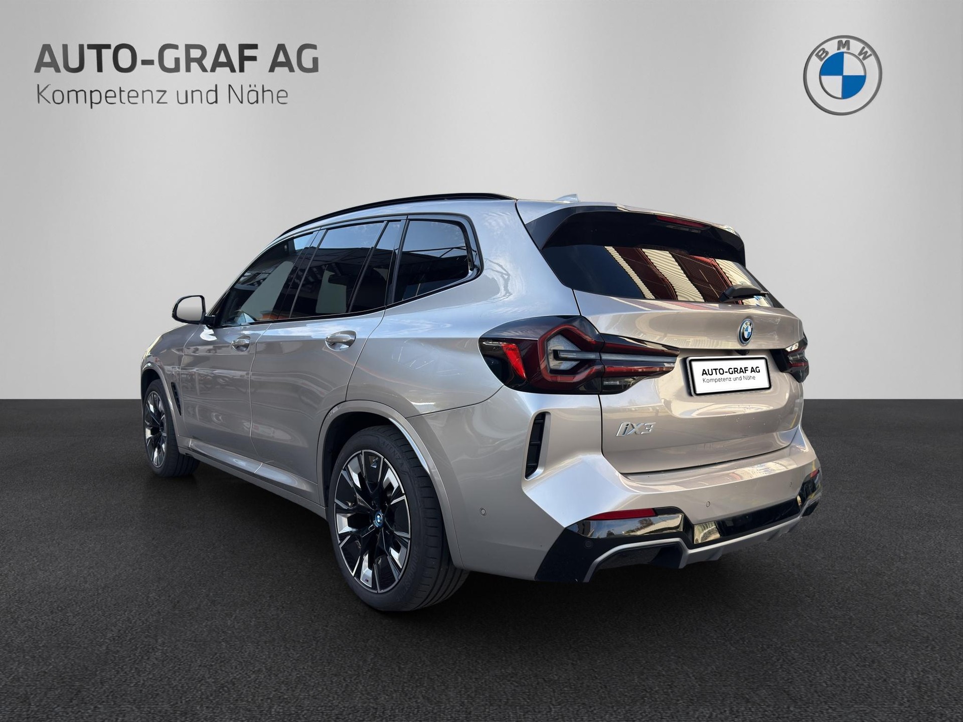 BMW iX3 M Sport IMPRESSIVE G08-image-2