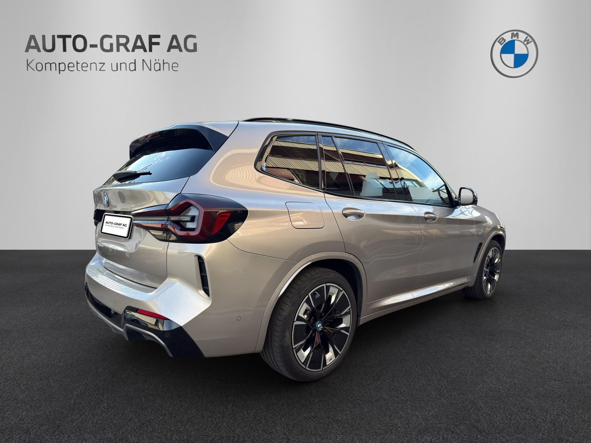 BMW iX3 M Sport IMPRESSIVE G08-image-4