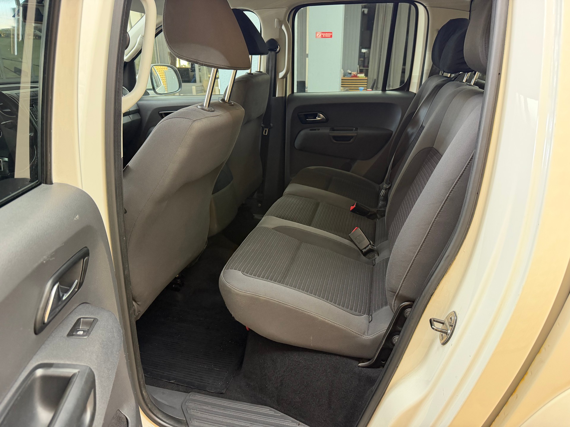 VW Amarok 2.0 BiTDI Startline 4Motion permanent A-image-6