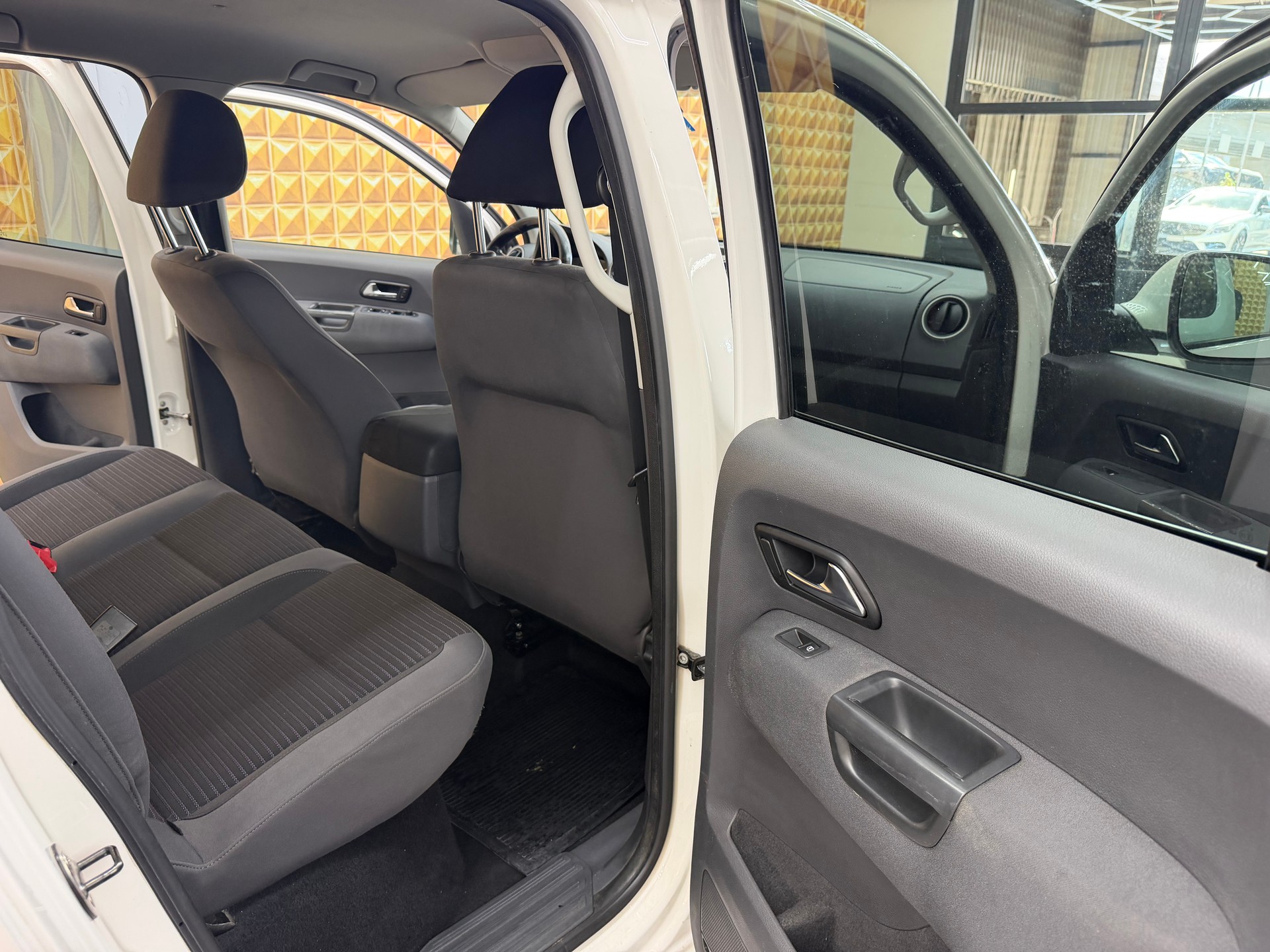 VW Amarok 2.0 BiTDI Startline 4Motion permanent A-image-8