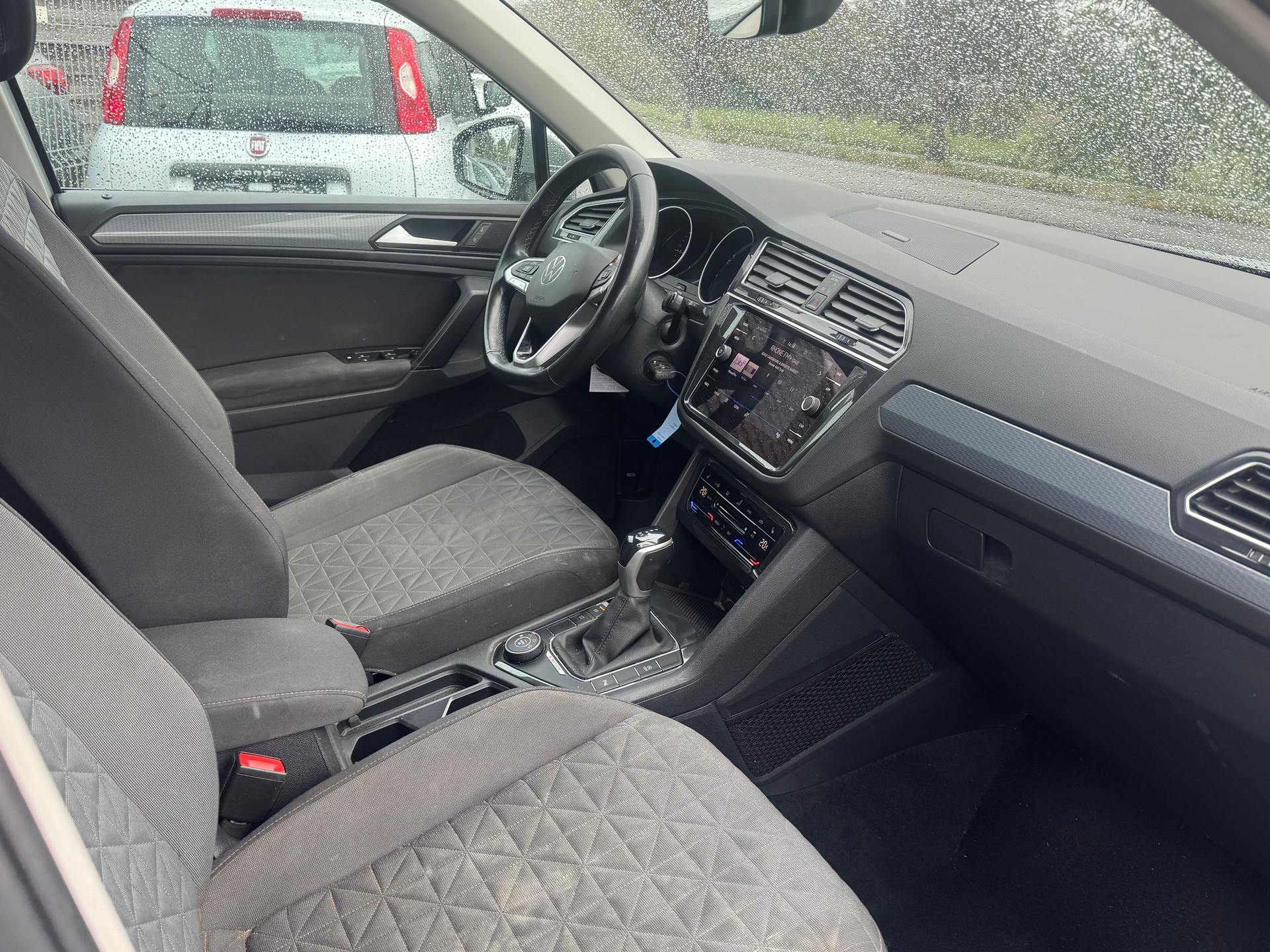 VW Tiguan 2.0 TDI SCR Life 4Motion DSG-image-6