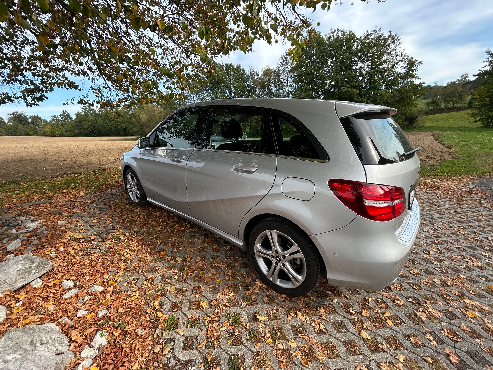 MERCEDES-BENZ B 180 Urban-image-0