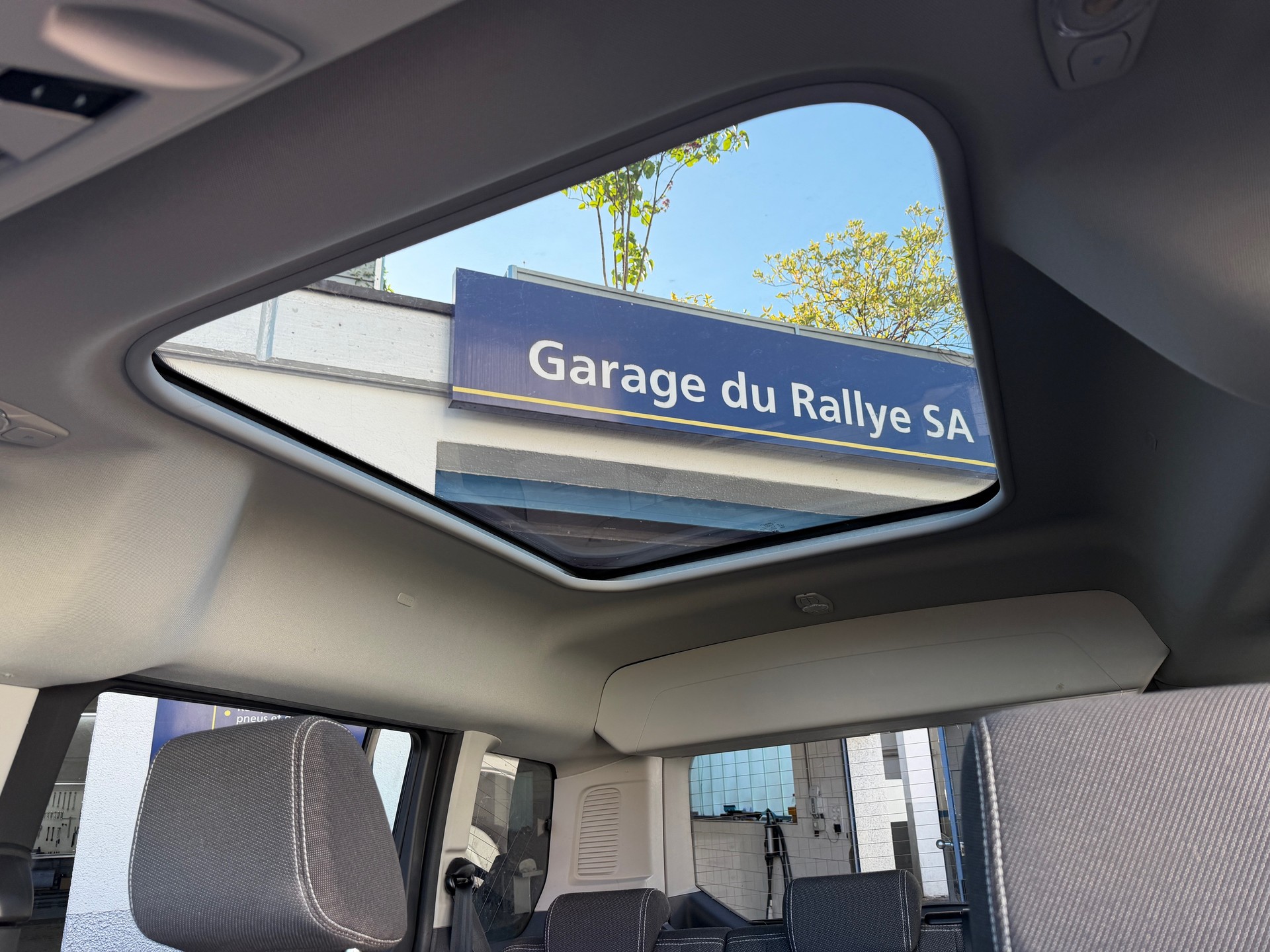 FORD Tourneo Connect 1.0 SCTi Titanium-image-10