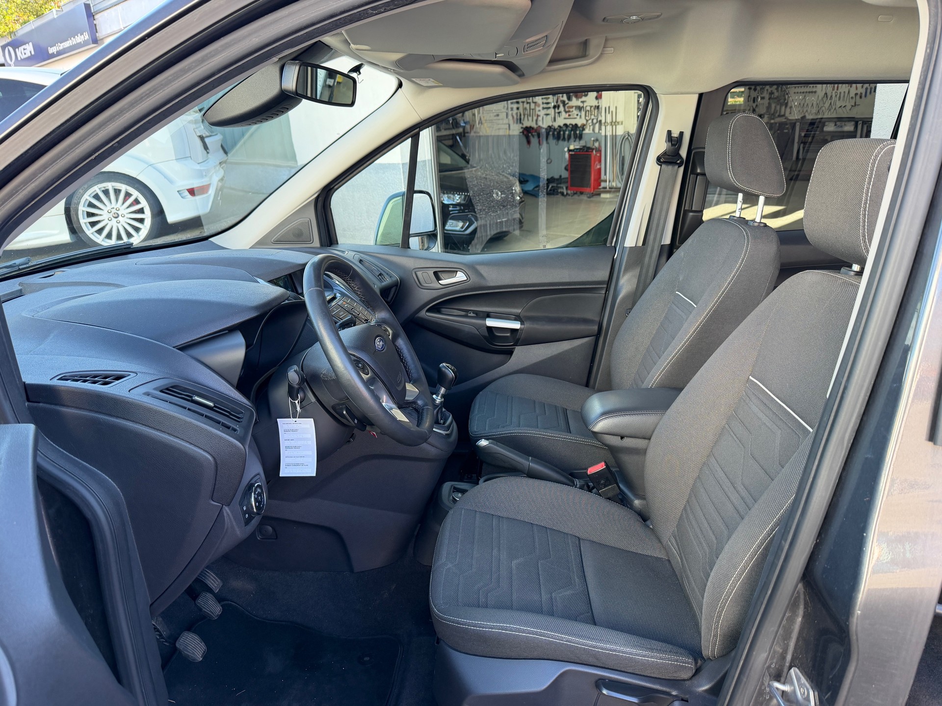 FORD Tourneo Connect 1.0 SCTi Titanium-image-6