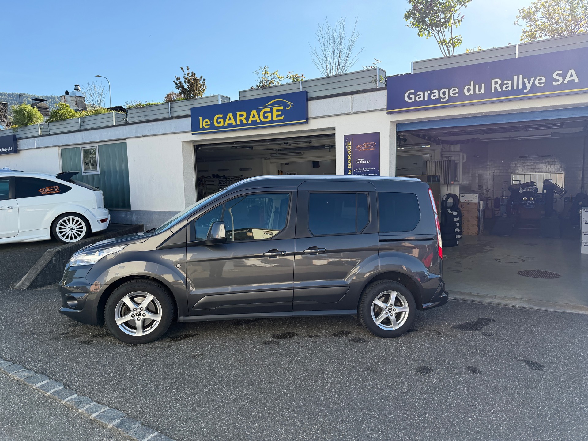 FORD Tourneo Connect 1.0 SCTi Titanium-image-1