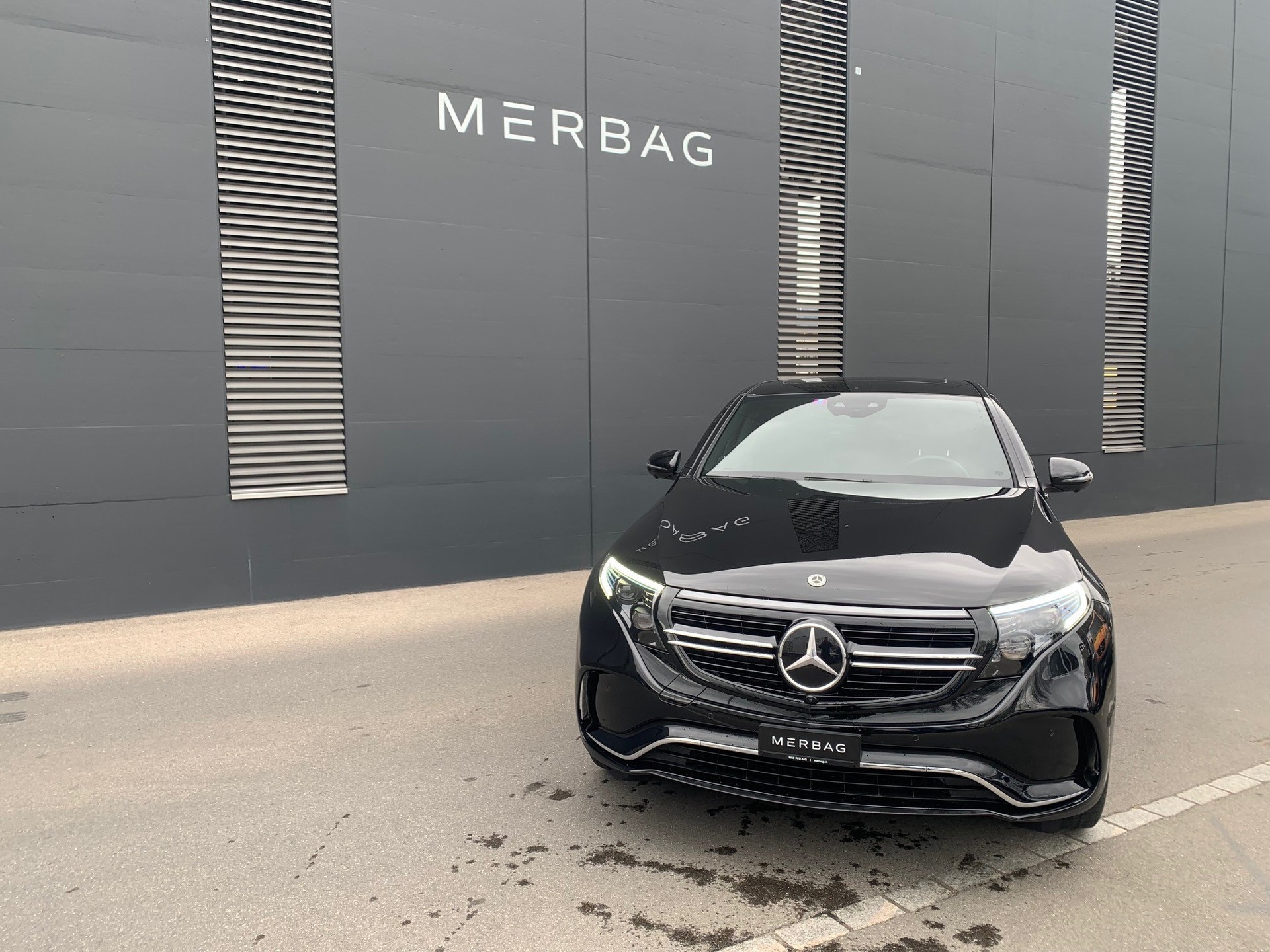 MERCEDES-BENZ EQC 400 AMG Line 4Matic-image-1