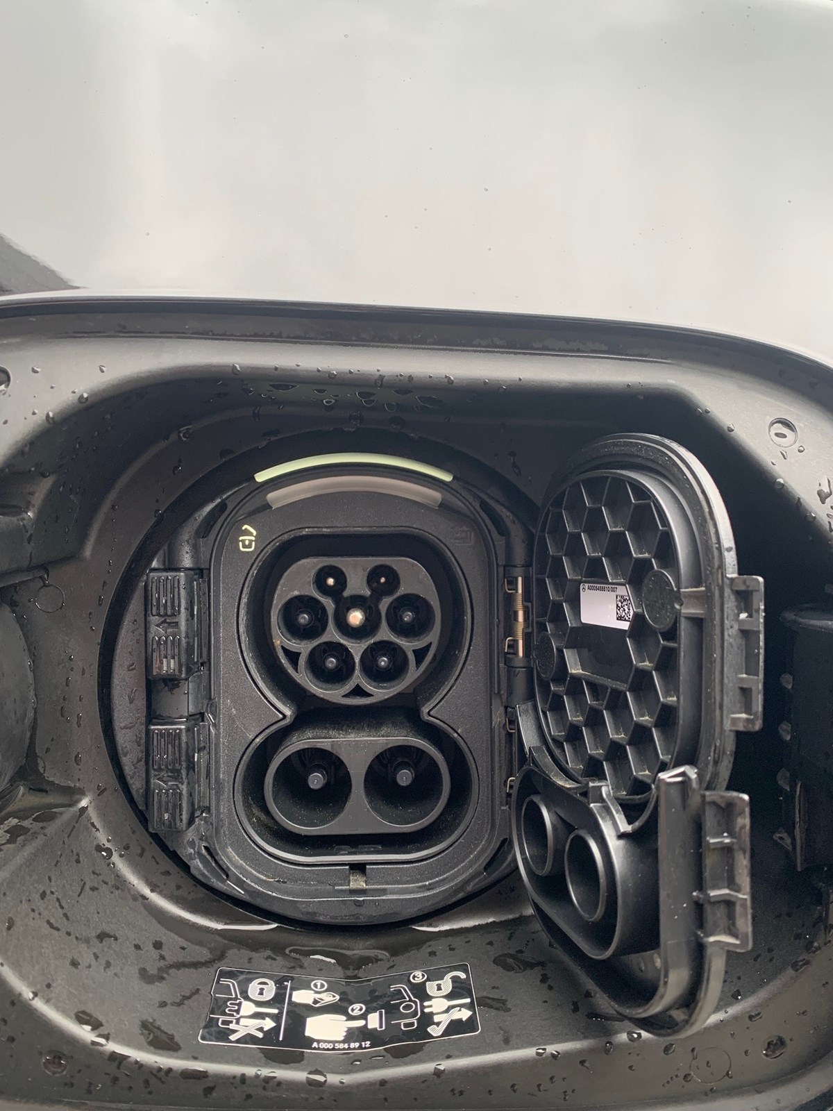 MERCEDES-BENZ EQC 400 AMG Line 4Matic-image-8