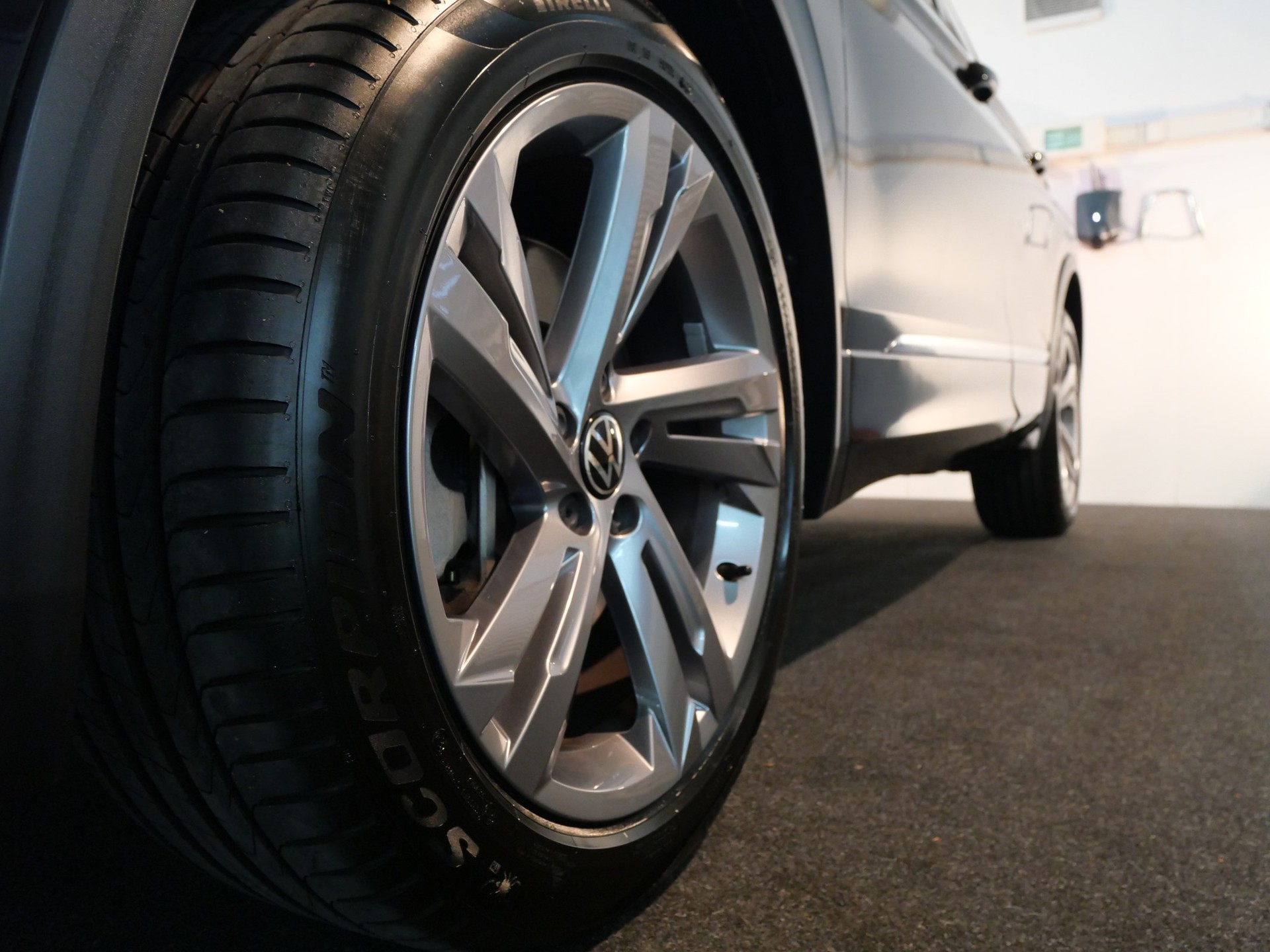 VW Tiguan 2.0TSI R-Line 4Motion DSG-image-15