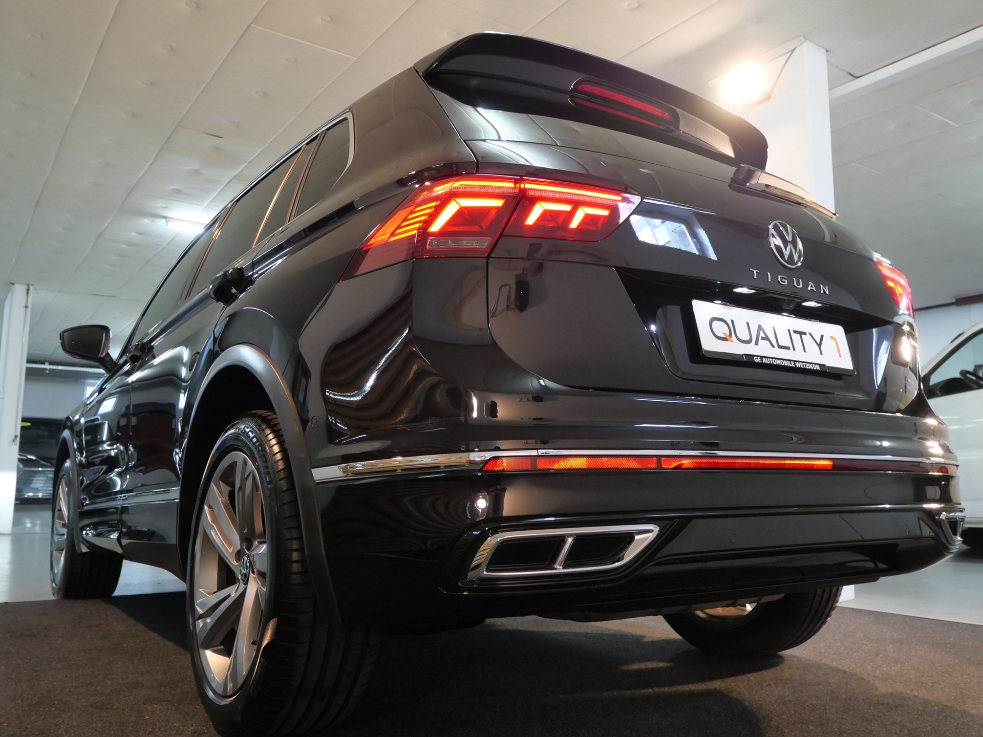 VW Tiguan 2.0TSI R-Line 4Motion DSG-image-13