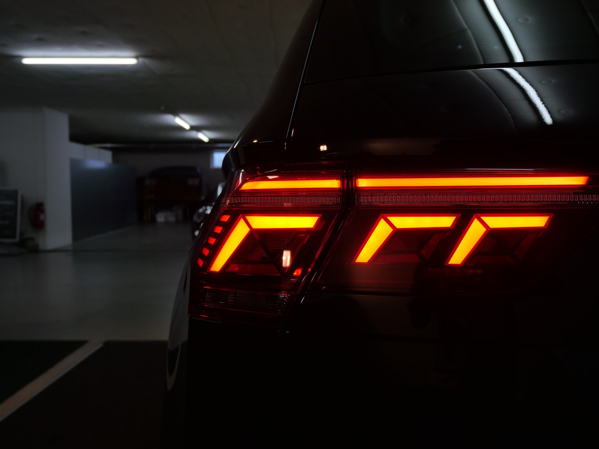 VW Tiguan 2.0TSI R-Line 4Motion DSG-image-11