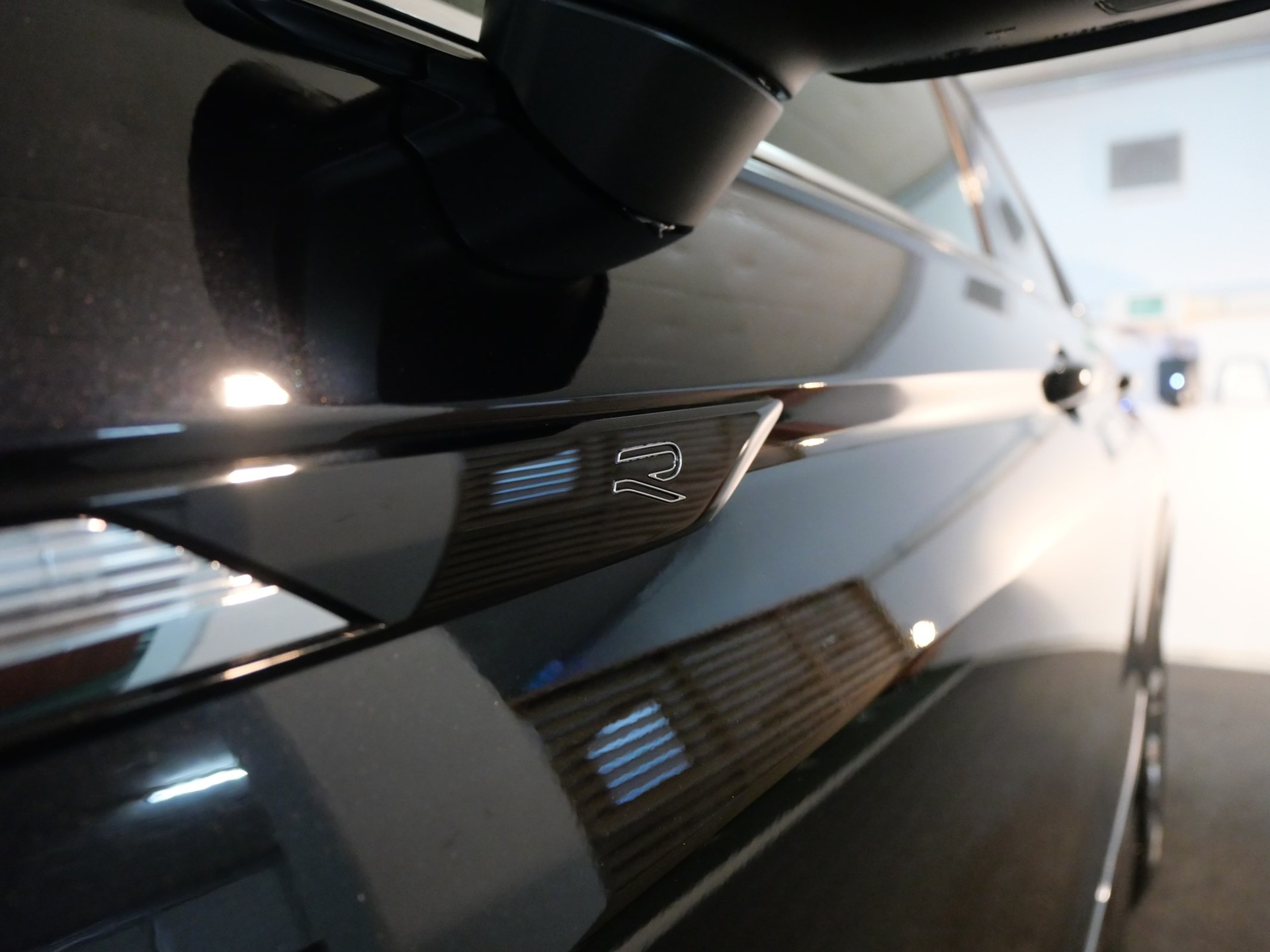 VW Tiguan 2.0TSI R-Line 4Motion DSG-image-16