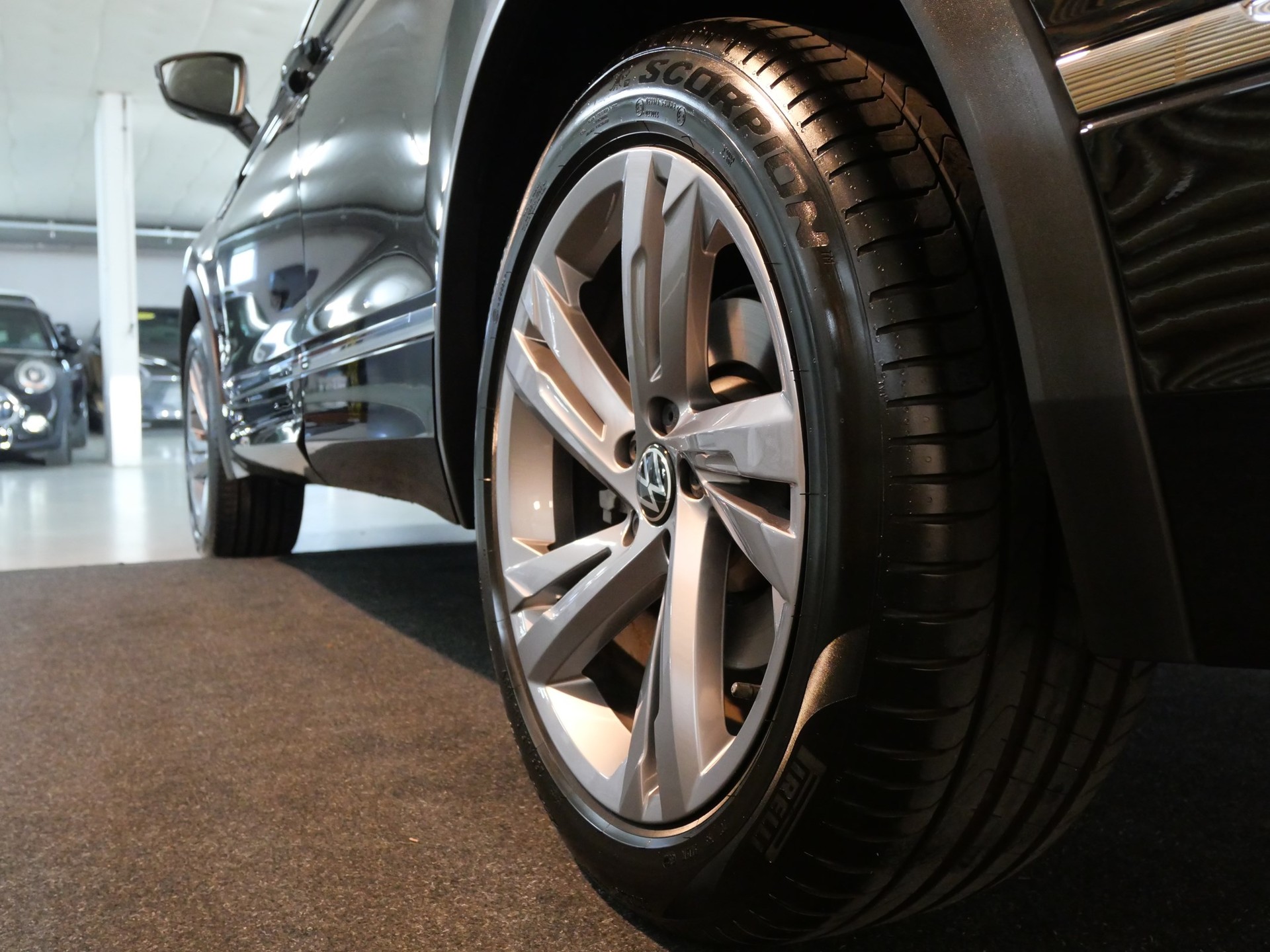 VW Tiguan 2.0TSI R-Line 4Motion DSG-image-14