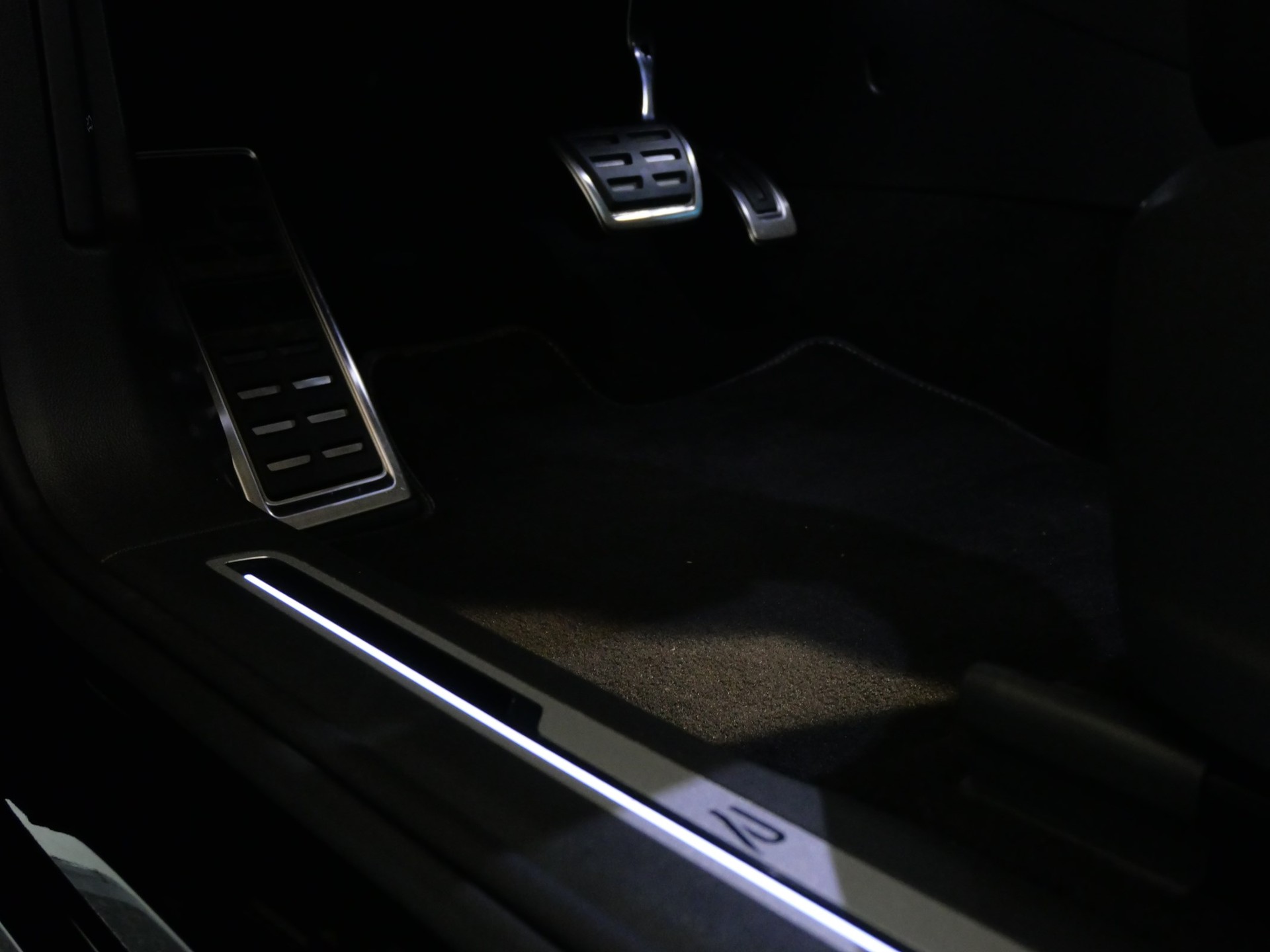 VW Tiguan 2.0TSI R-Line 4Motion DSG-image-29
