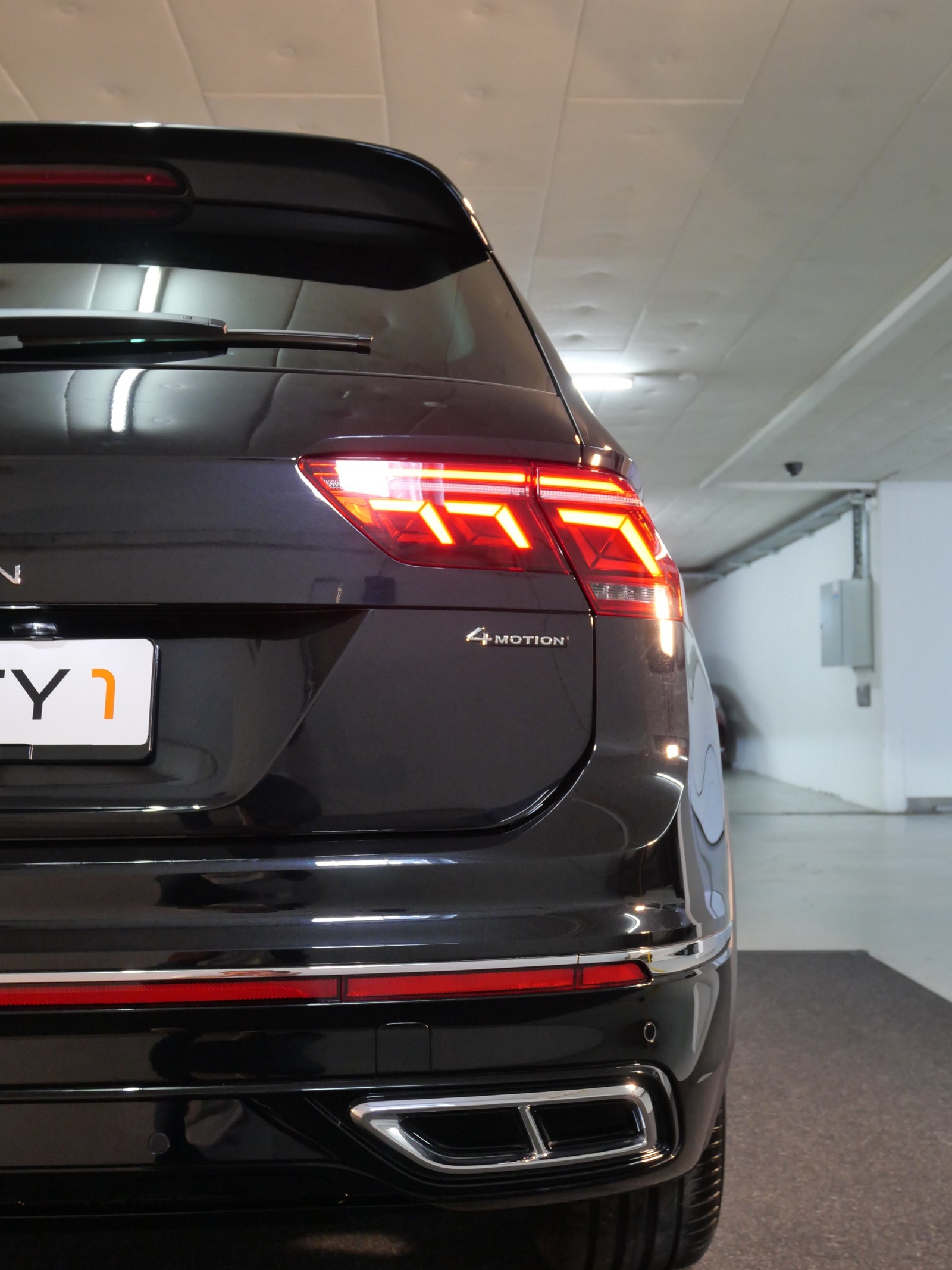 VW Tiguan 2.0TSI R-Line 4Motion DSG-image-8