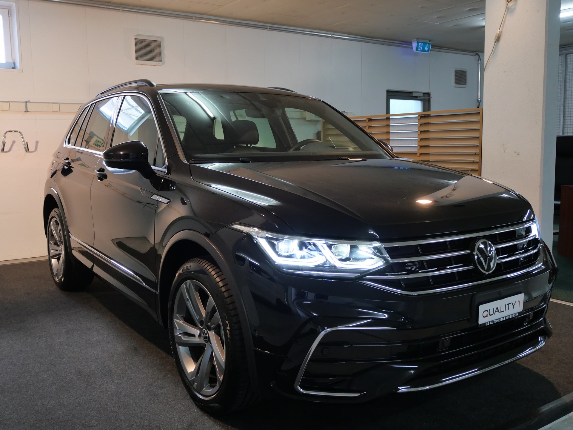 VW Tiguan 2.0TSI R-Line 4Motion DSG-image-5