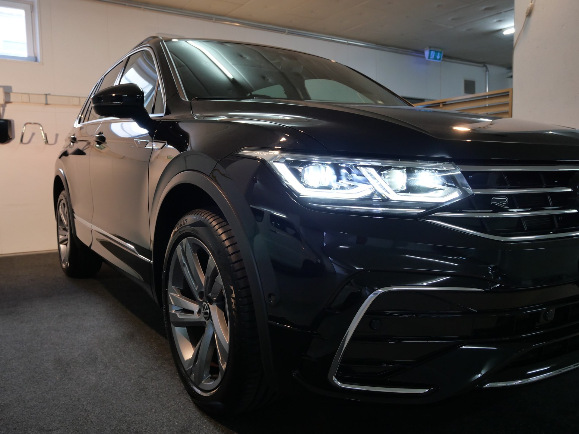 VW Tiguan 2.0TSI R-Line 4Motion DSG-image-4