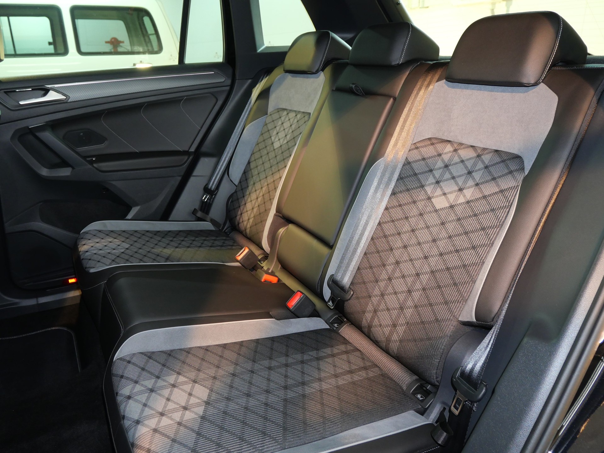 VW Tiguan 2.0TSI R-Line 4Motion DSG-image-28