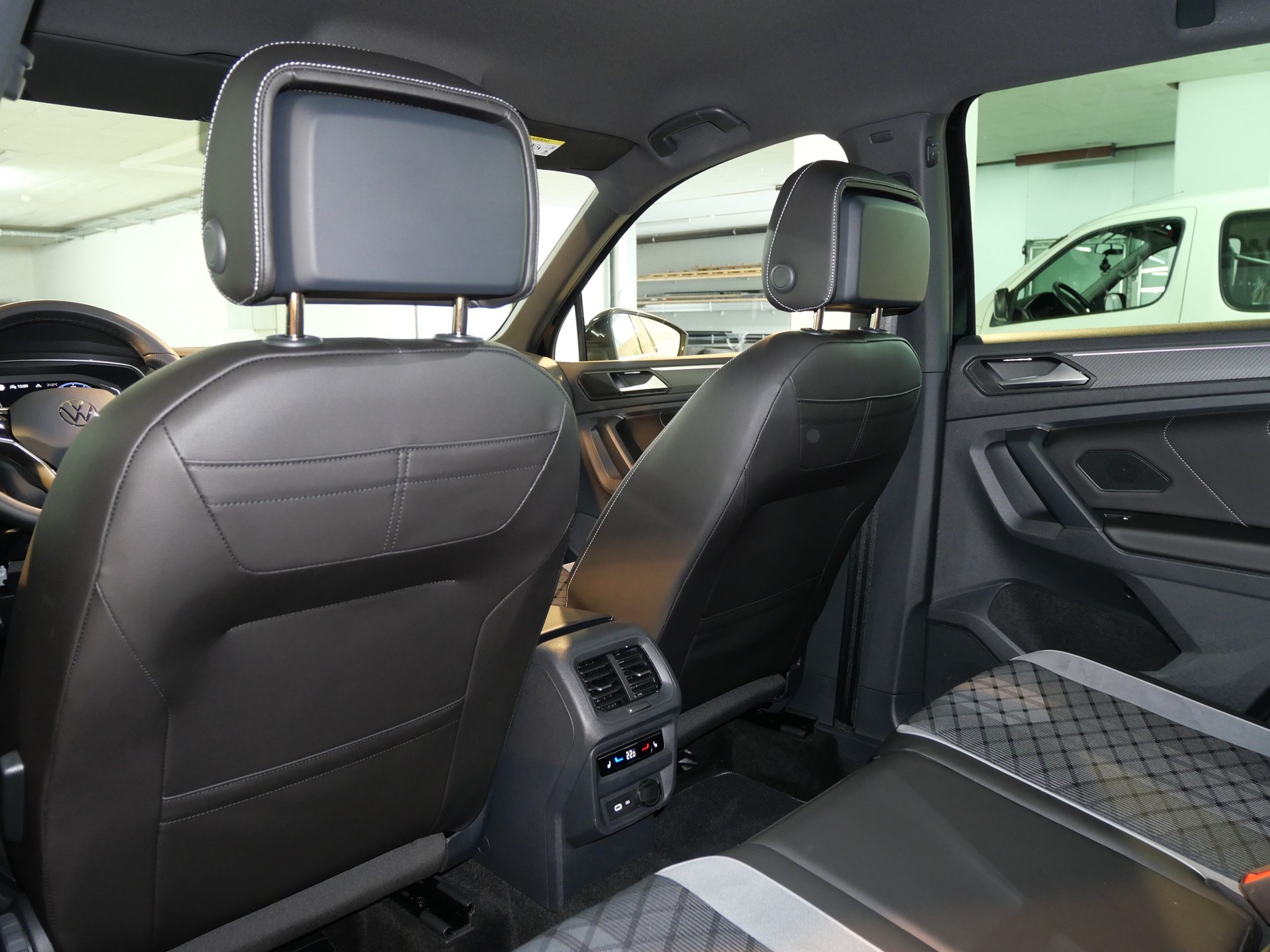 VW Tiguan 2.0TSI R-Line 4Motion DSG-image-27