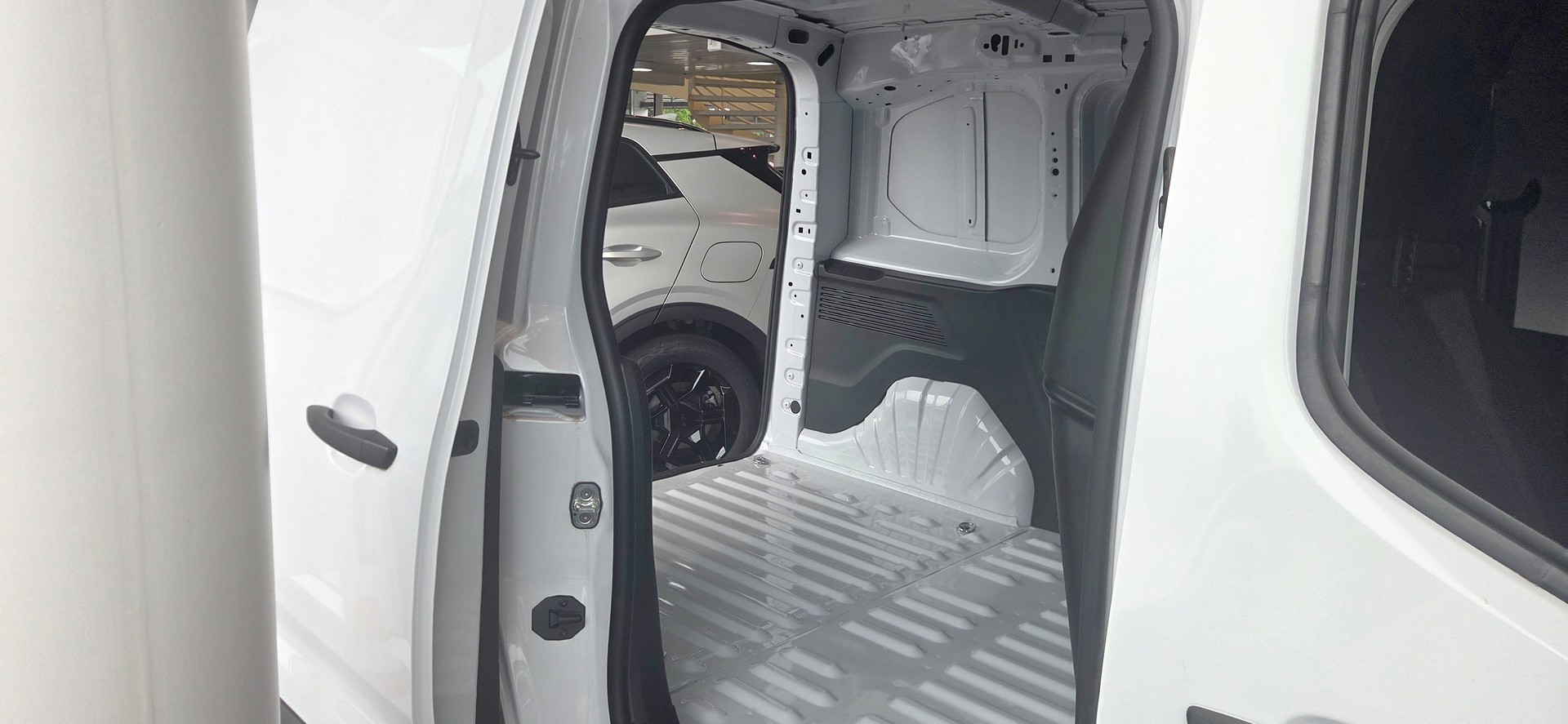 PEUGEOT Partner 1.5 Blue HDi Standard 1000kg EAT8-image-9