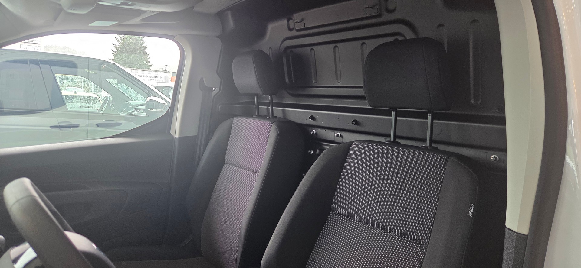 PEUGEOT Partner 1.5 Blue HDi Standard 1000kg EAT8-image-5