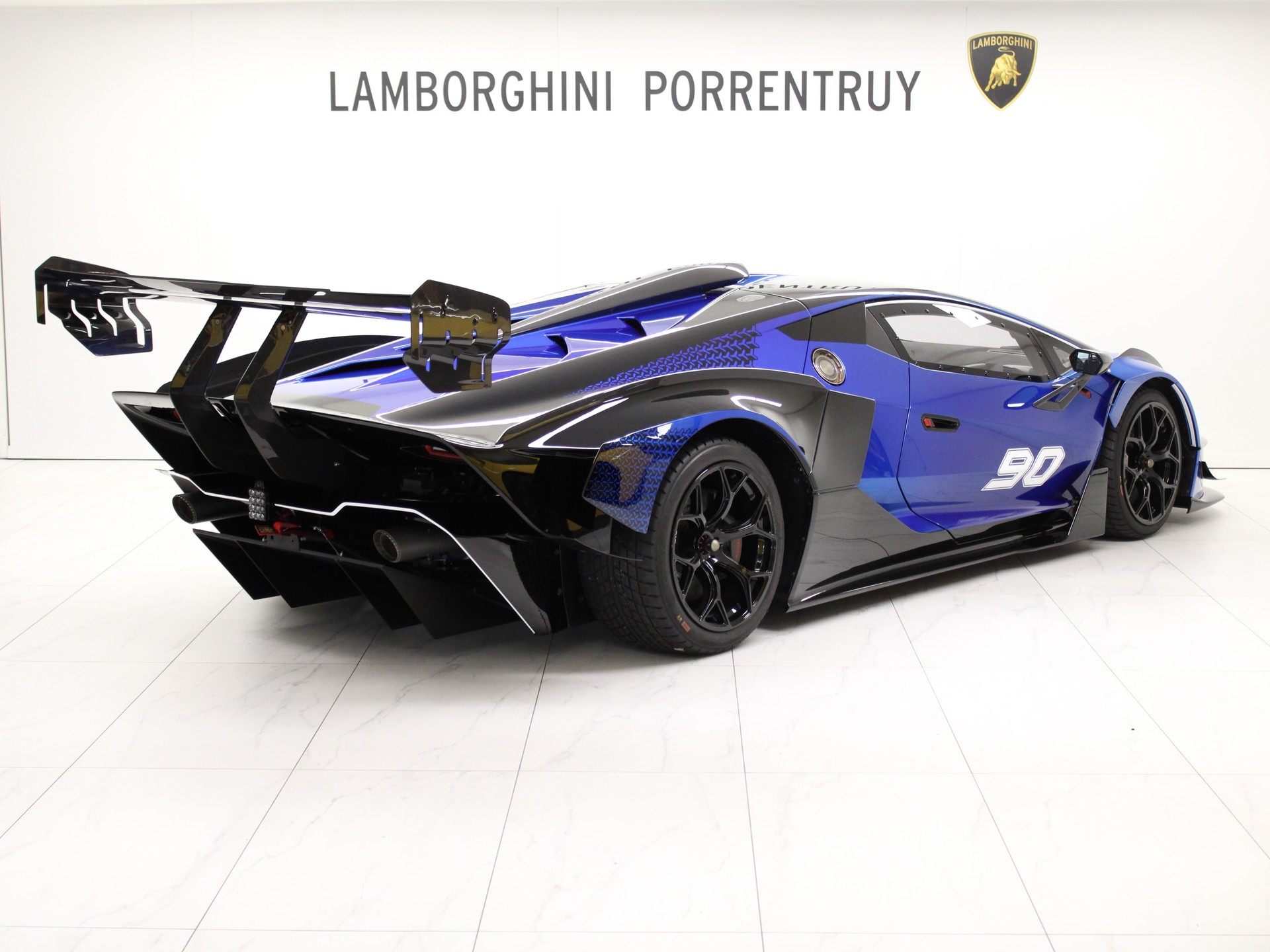 LAMBORGHINI SCV12-image-2