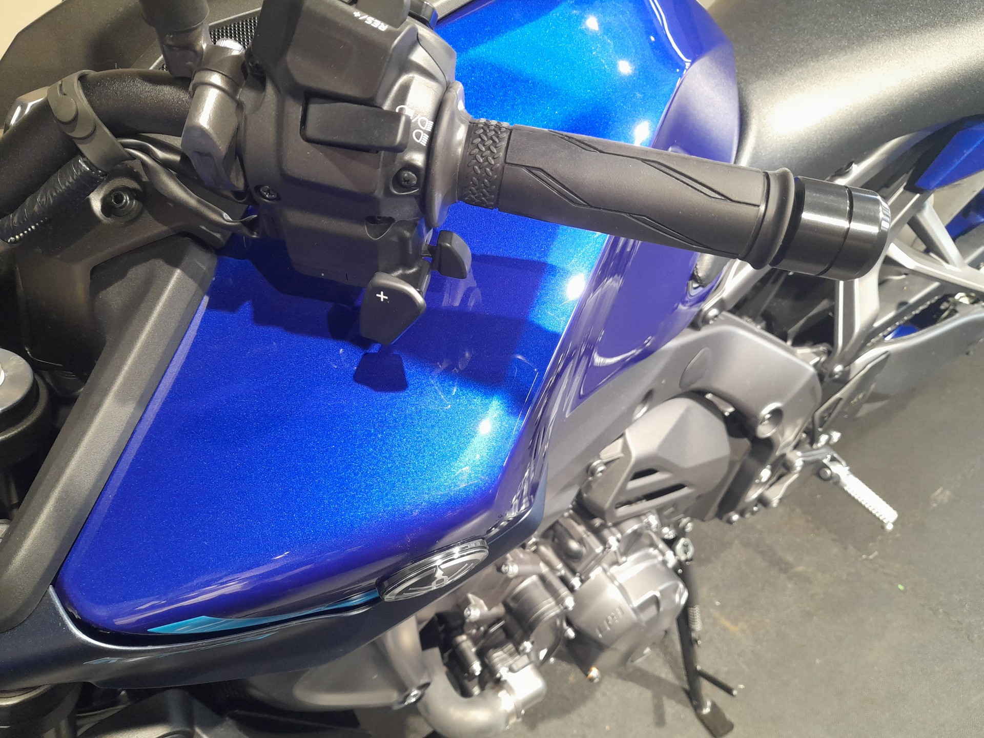 YAMAHA MT-09 Y-AMT-image-2