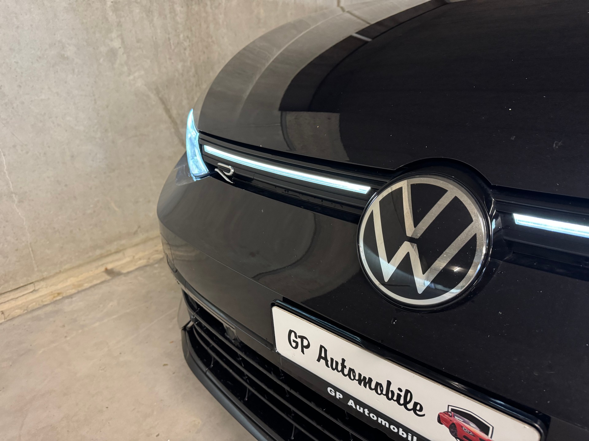 VW Golf 2.0 TSI R DSG 4Motion-image-11